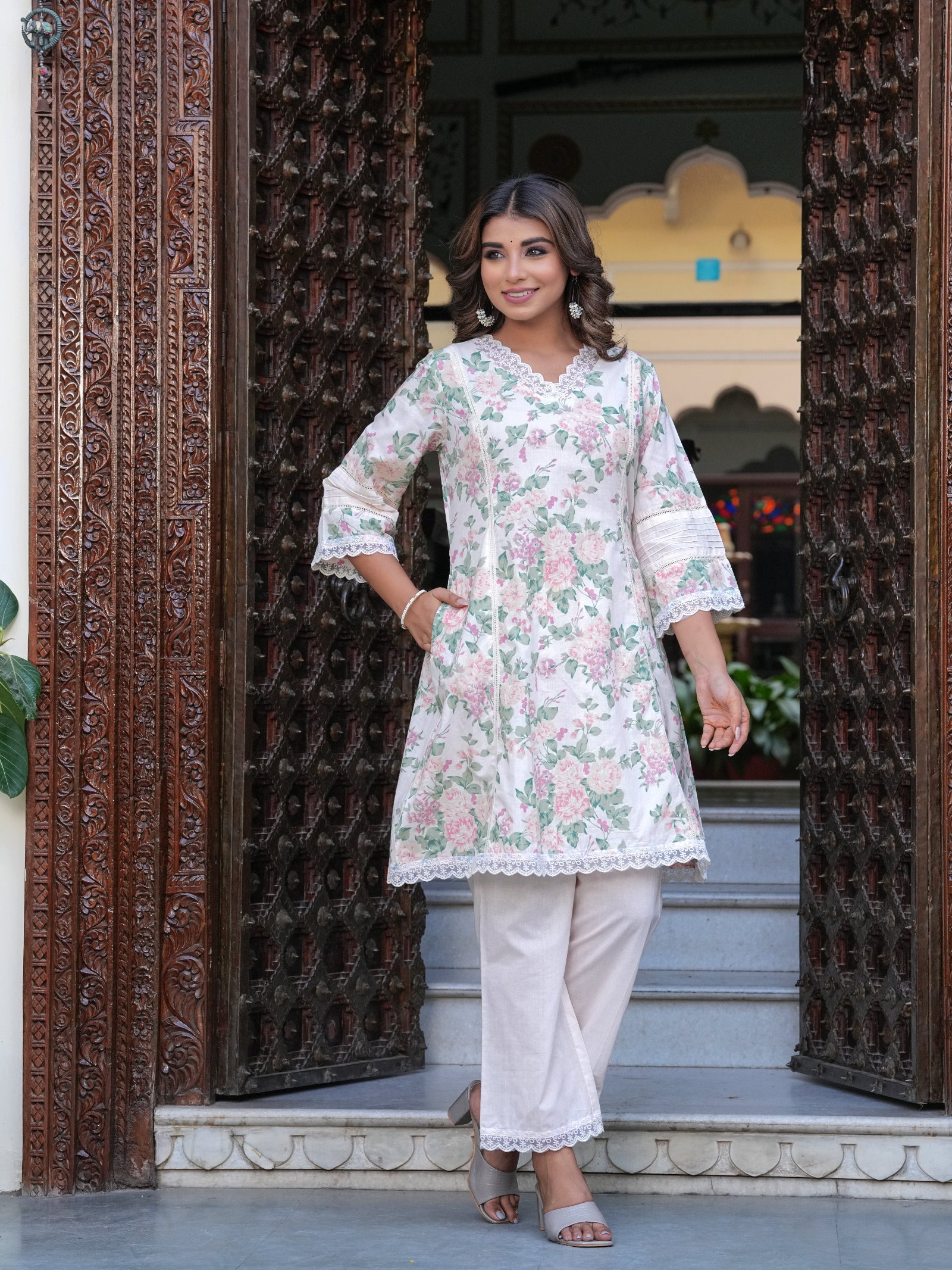 Maluka Women White Cotton Floral Print Kurta Pant