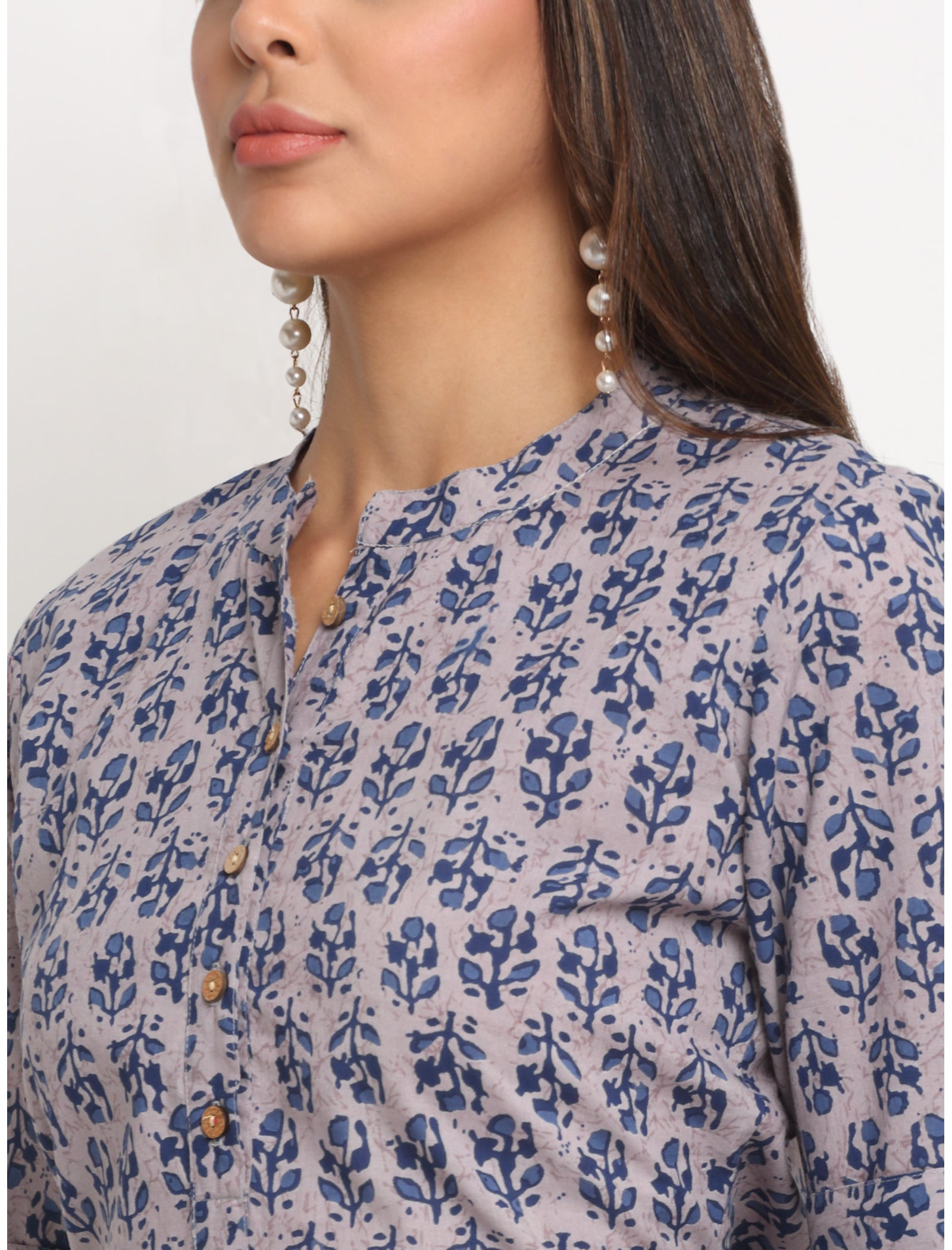 Maluka Women’s Grey Cotton Floral Print Kurta with Short Sleeve & Mandarin Collar