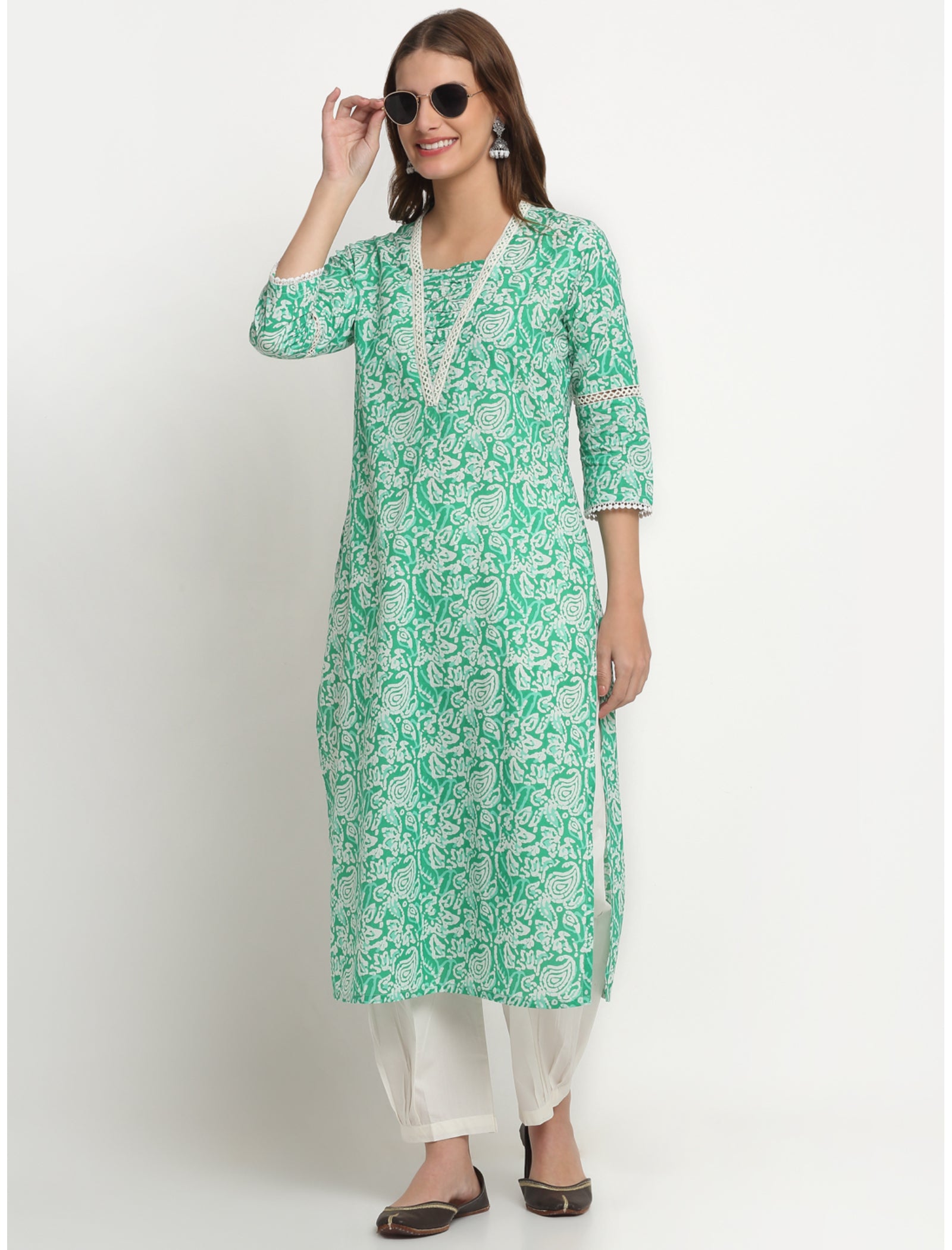 Maluka Women’s Pink/Green Cotton Ethnic Motifs Kurta with 3/4 Sleeve & Gotta Patti Work