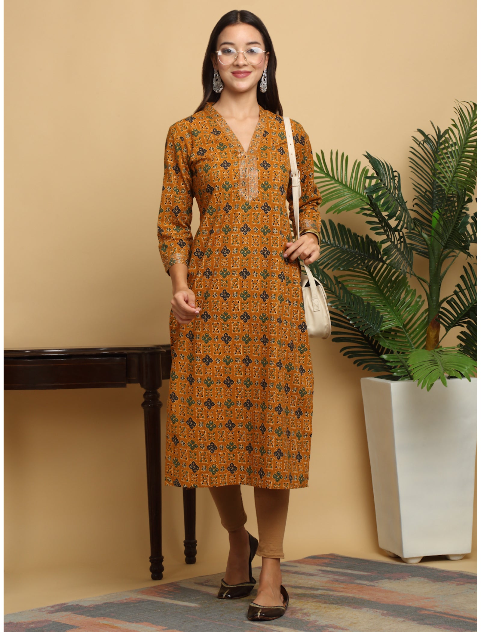 Maluka Women Cotton Printed Straight Kurta