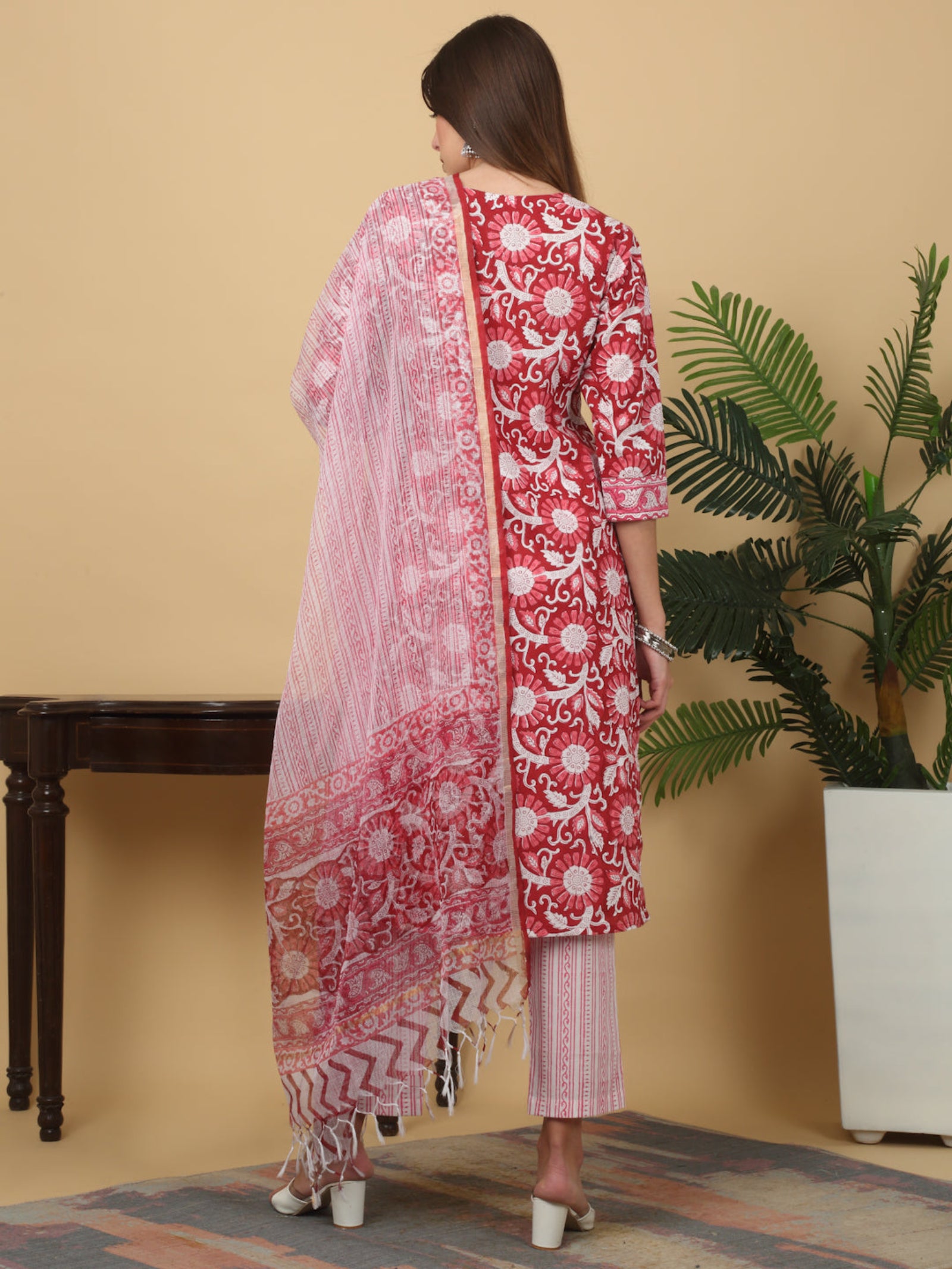 Maluka Women Cotton Red Hand Block Floral Printed Kurta Set