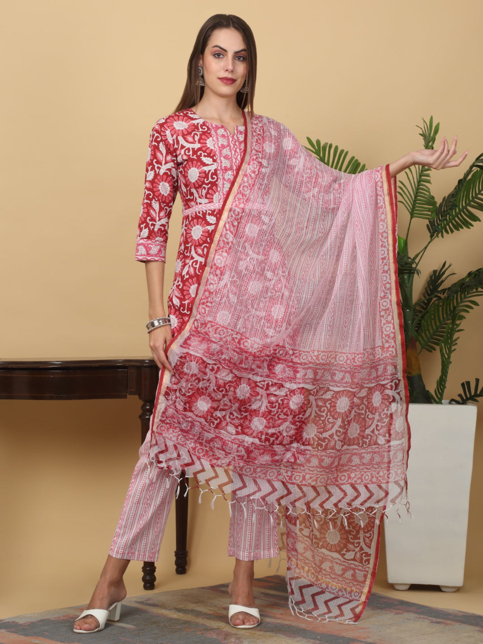 Maluka Women Cotton Red Hand Block Floral Printed Kurta Set