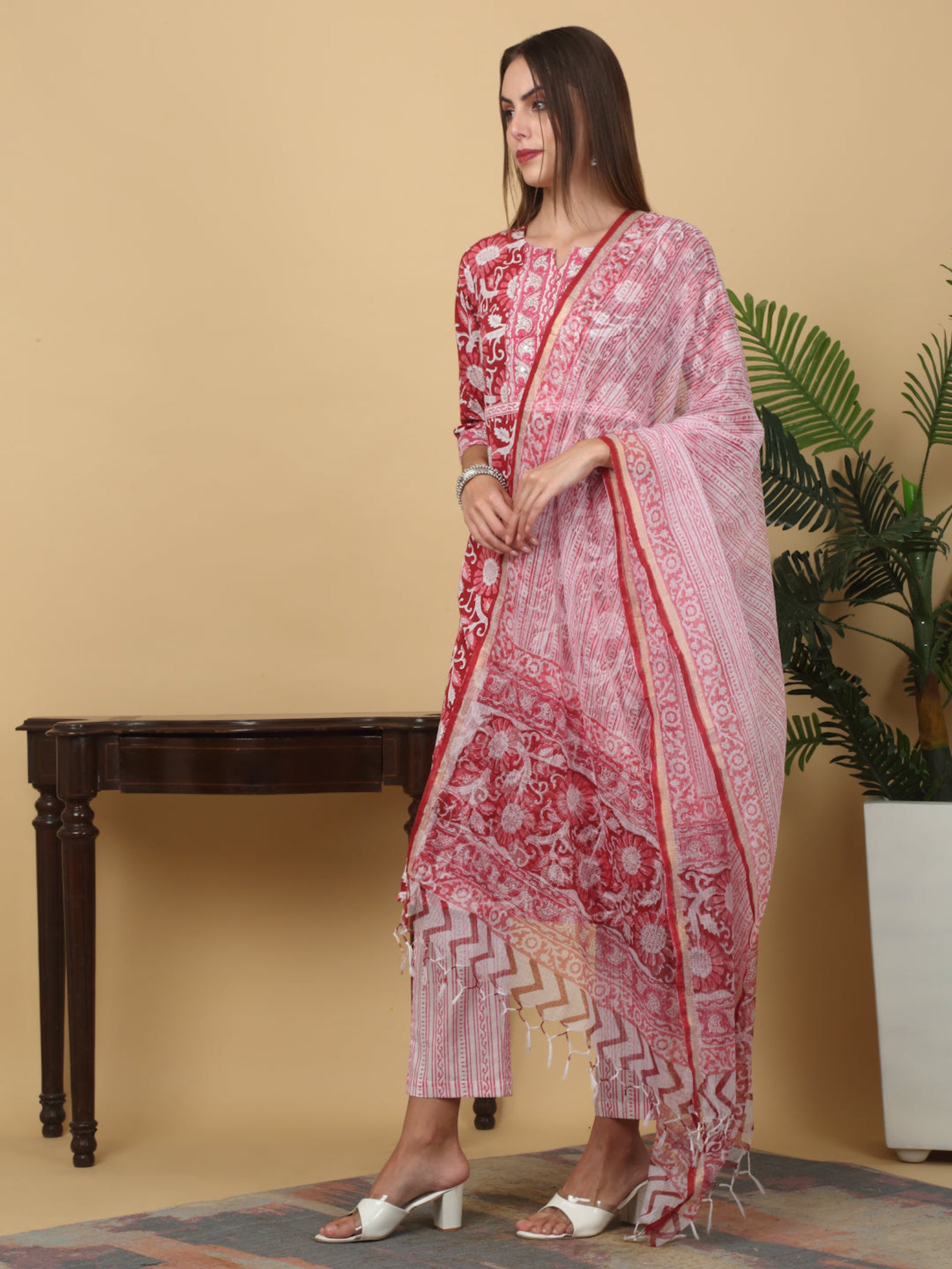 Maluka Women Cotton Red Hand Block Floral Printed Kurta Set