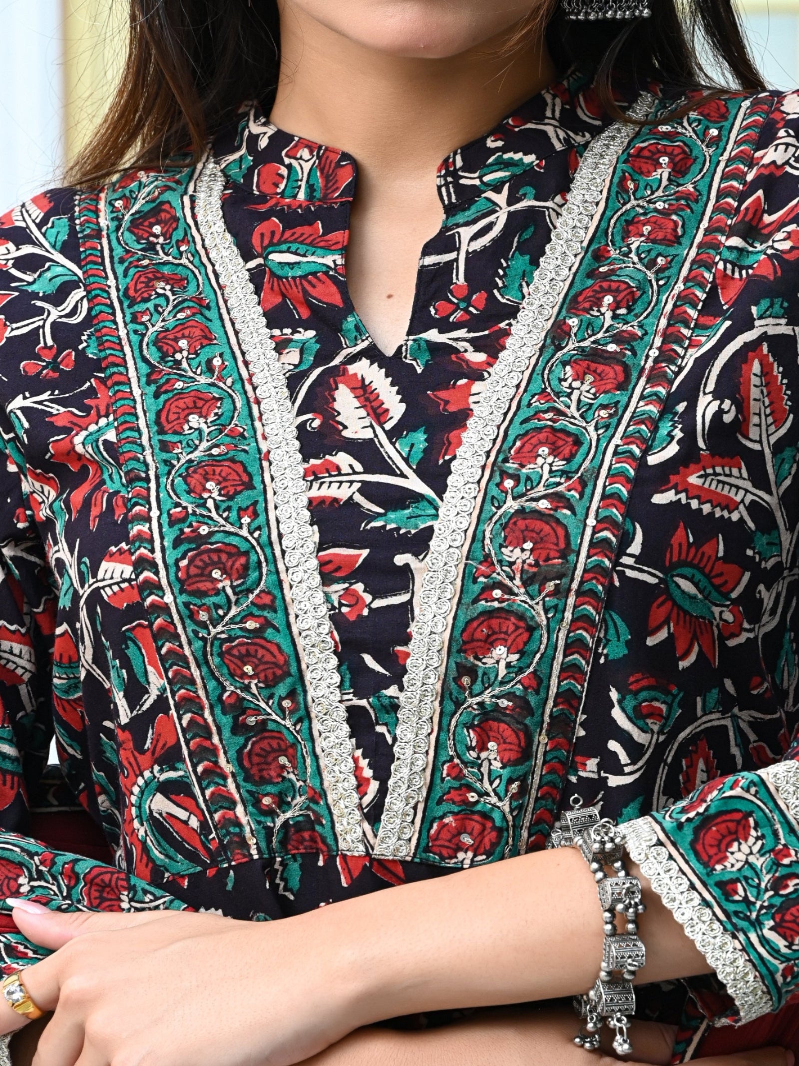 Maluka Women Cotton Black Hand Block Floral Printed Kurta set