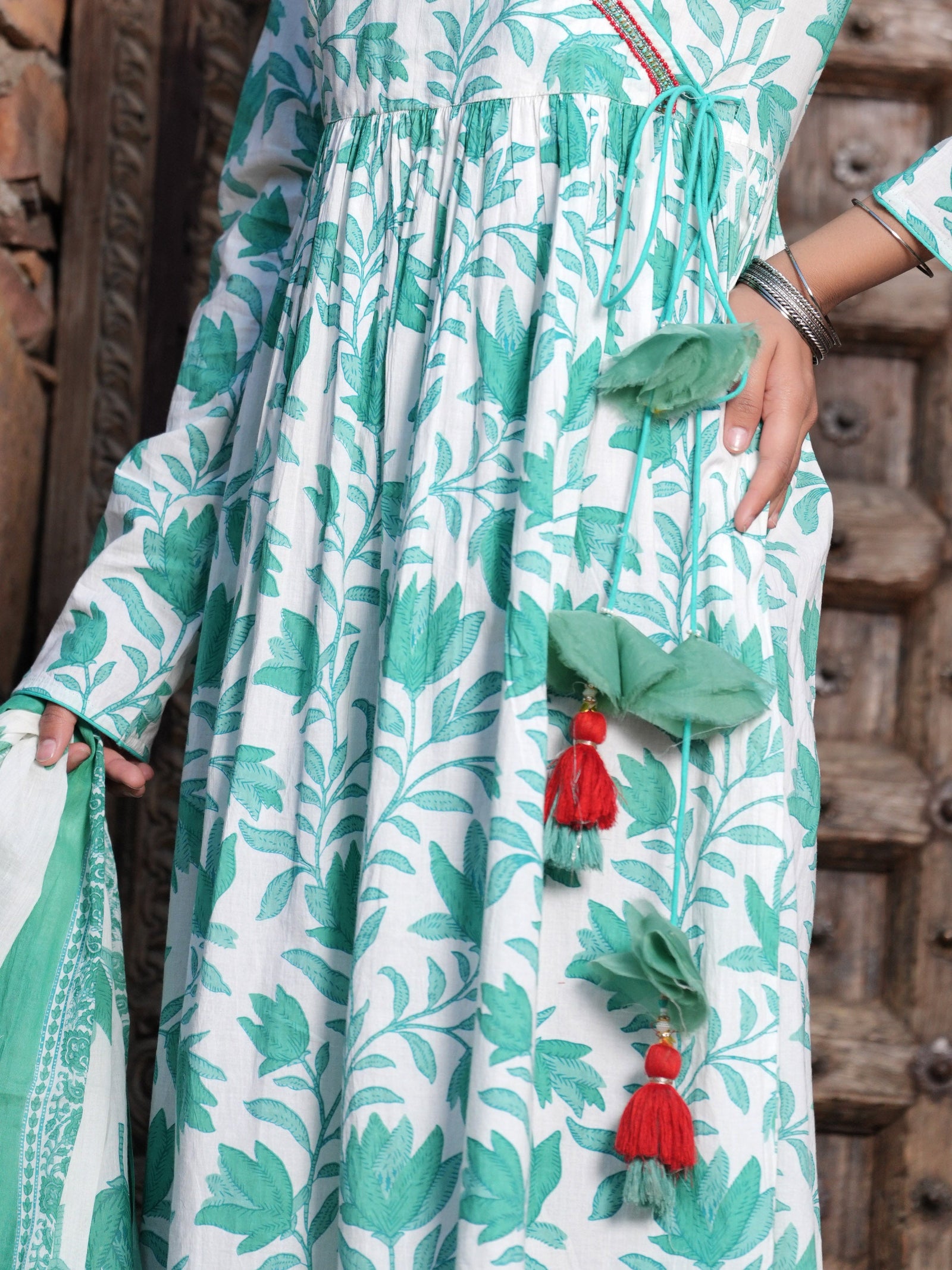 Maluka Women Cotton Floral Print Kurta With Dupatta Set