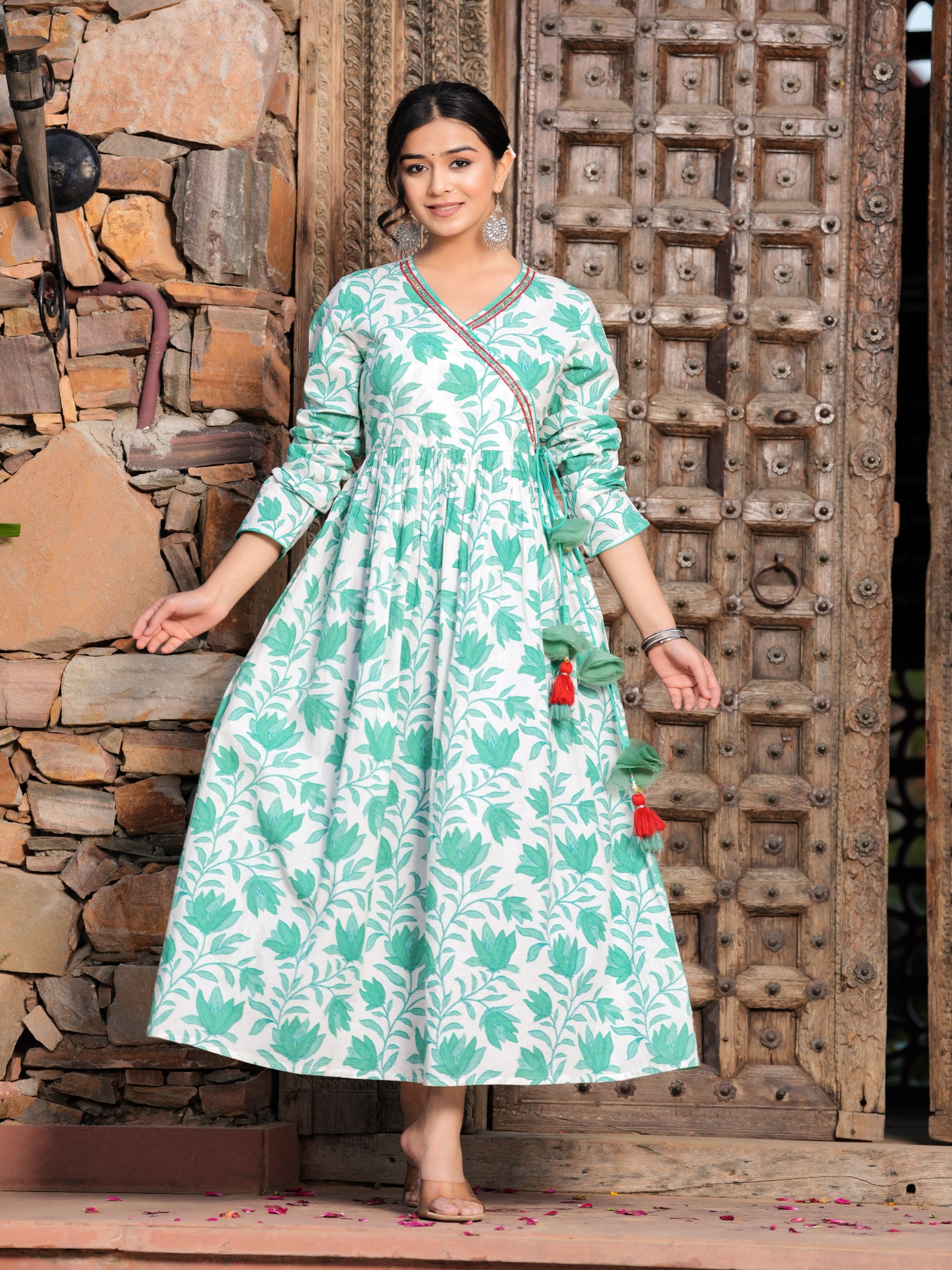 Maluka Women Cotton Floral Print Kurta With Dupatta Set