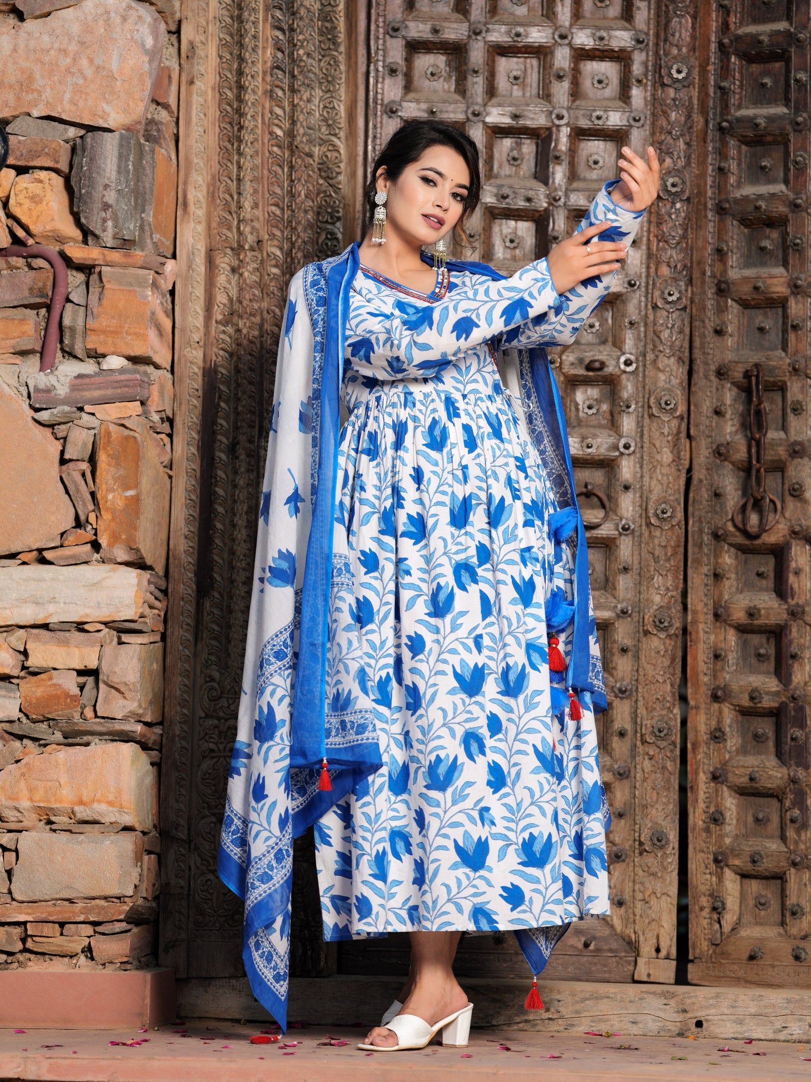 Maluka Women Cotton Floral Print Kurta With Dupatta Set