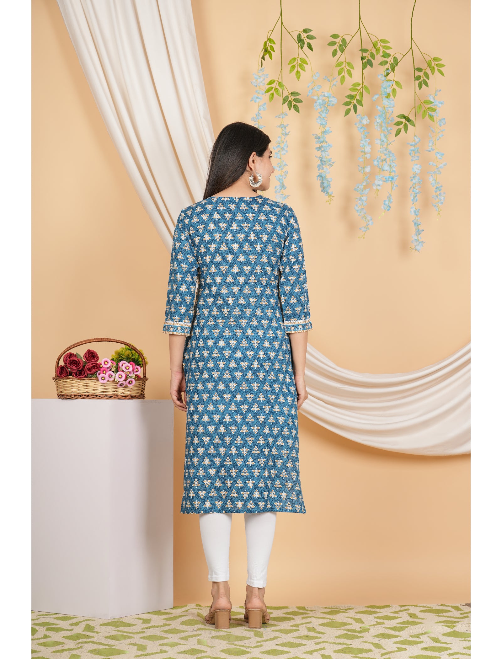 Maluka Women Rayon Floral Printed With Gotta Patti Work Straight Kurta