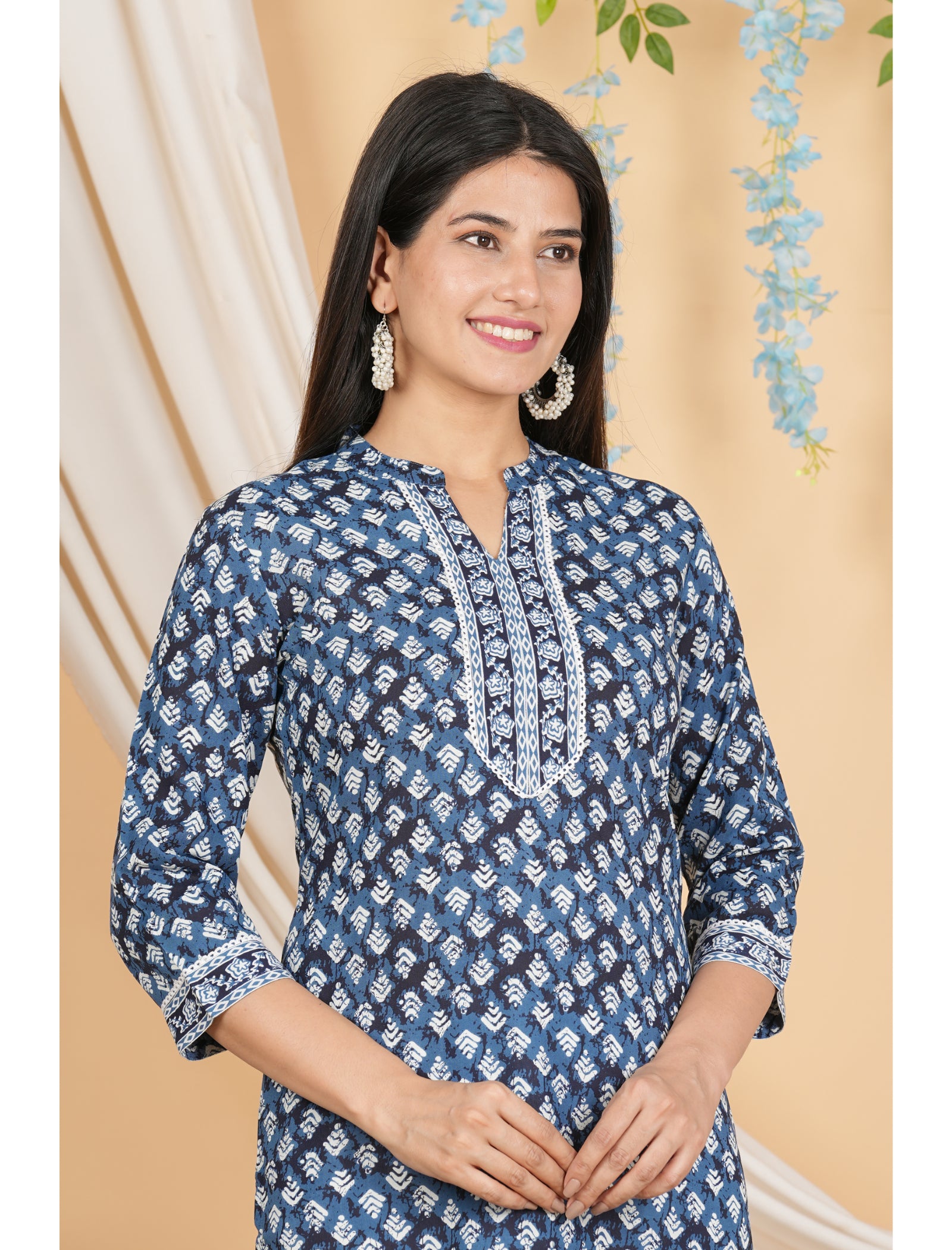 Maluka Women Rayon Floral Printed Straight Kurta