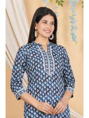 Maluka Women Rayon Floral Printed Straight Kurta