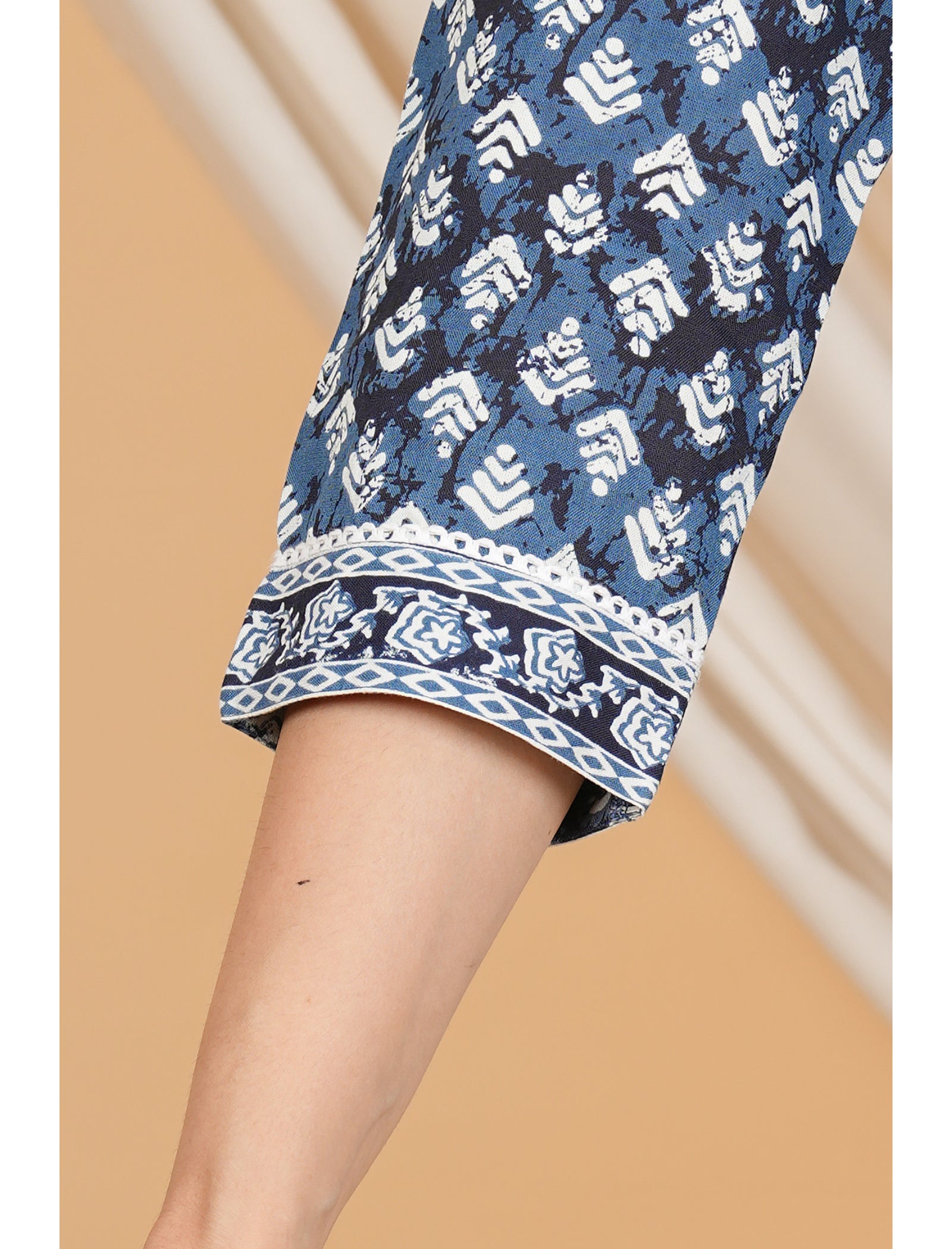 Maluka Women Rayon Floral Printed Straight Kurta