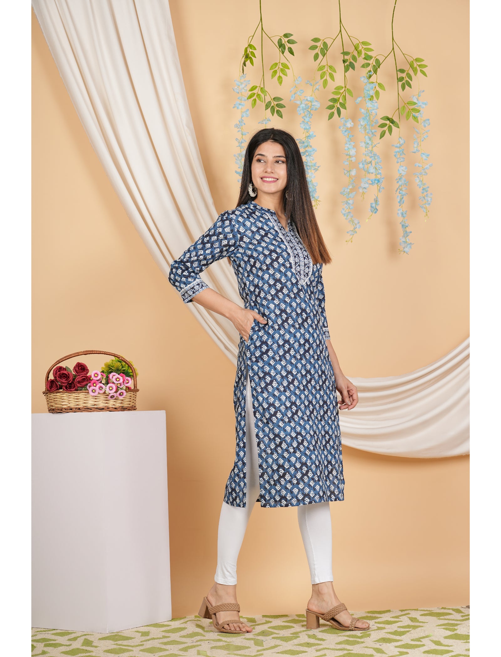 Maluka Women Rayon Floral Printed Straight Kurta