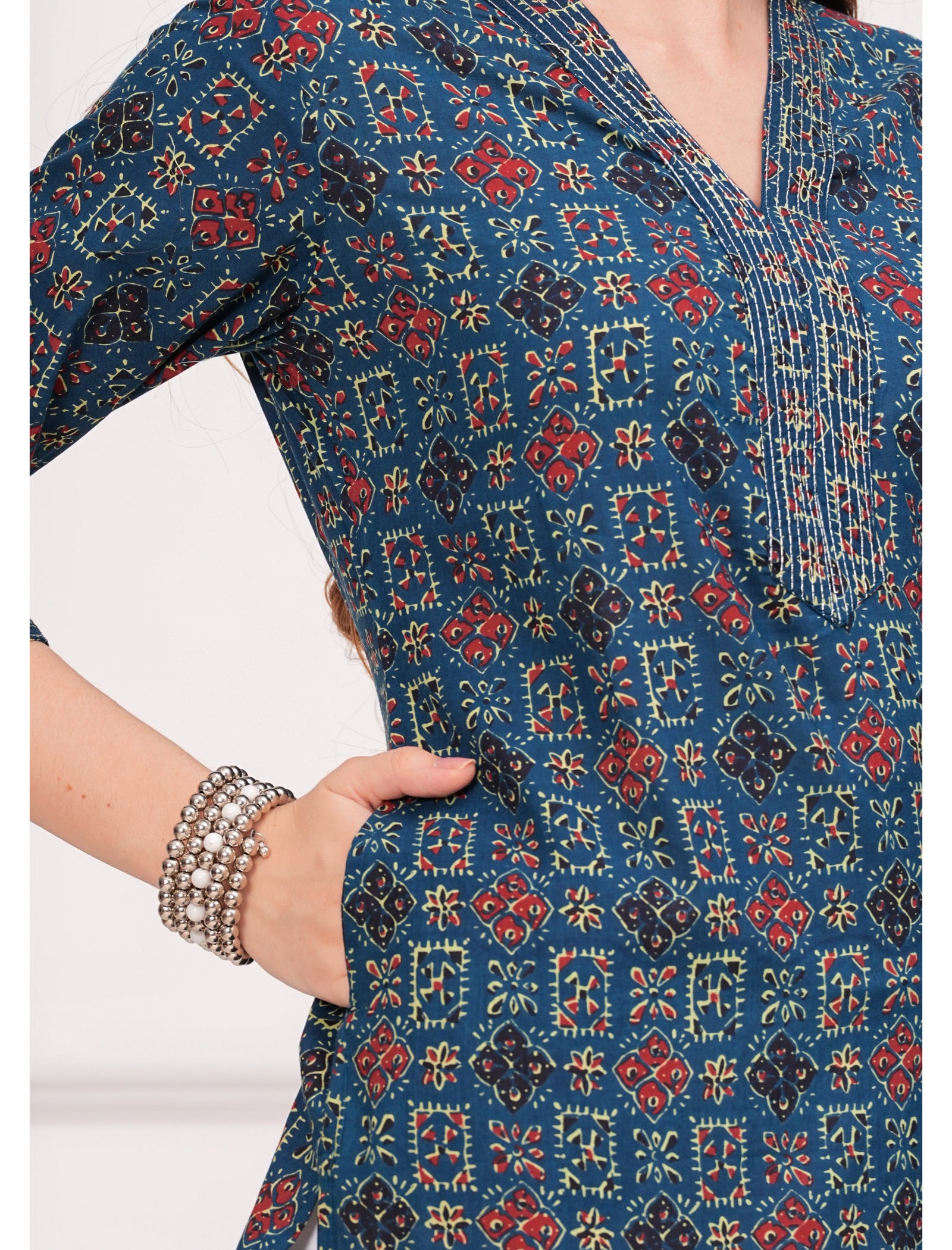 Maluka Women Cotton Printed Straight Kurta