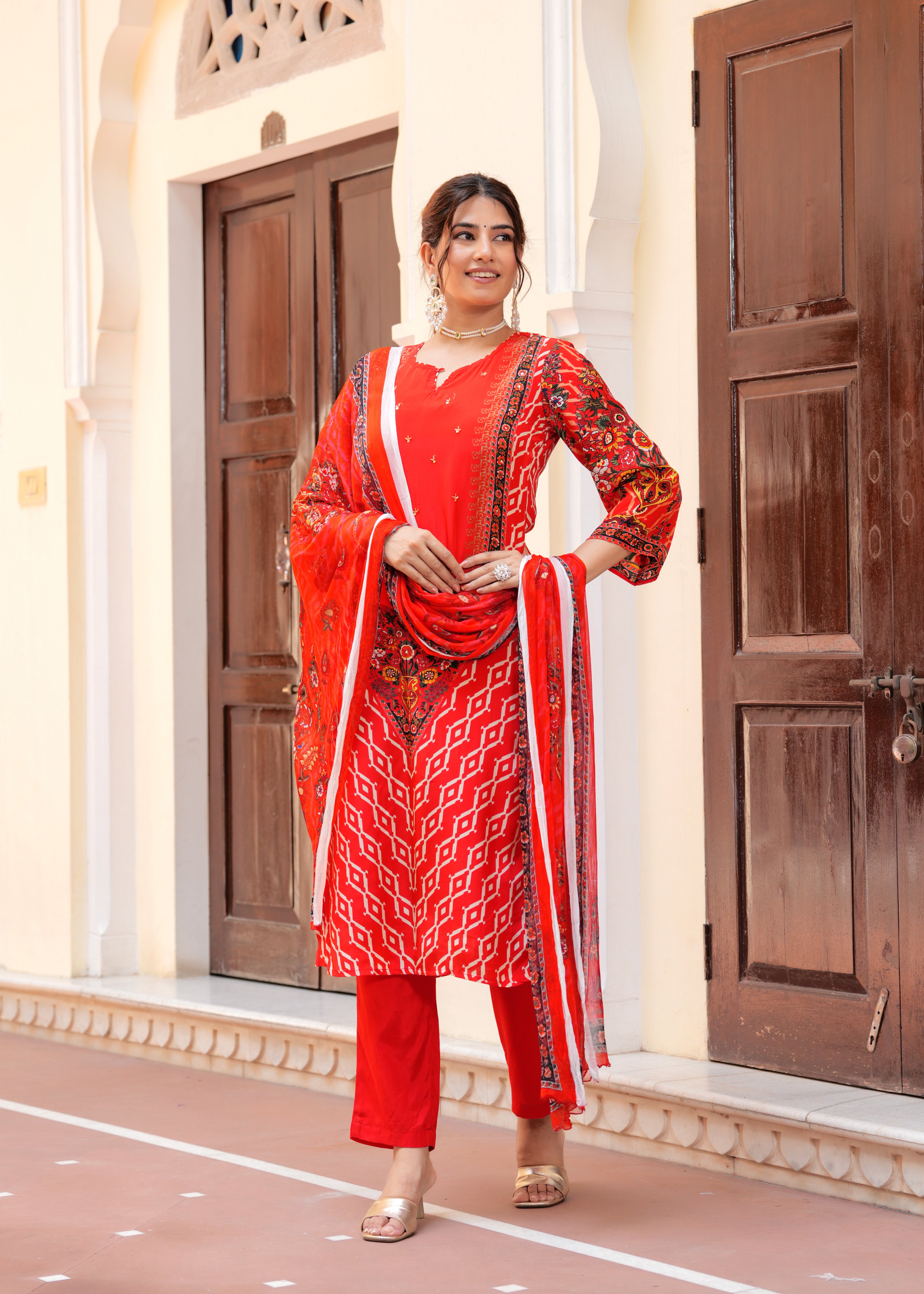 Maluka Women Natural Crape Floral Printed Kurta Pant with Dupatta Set