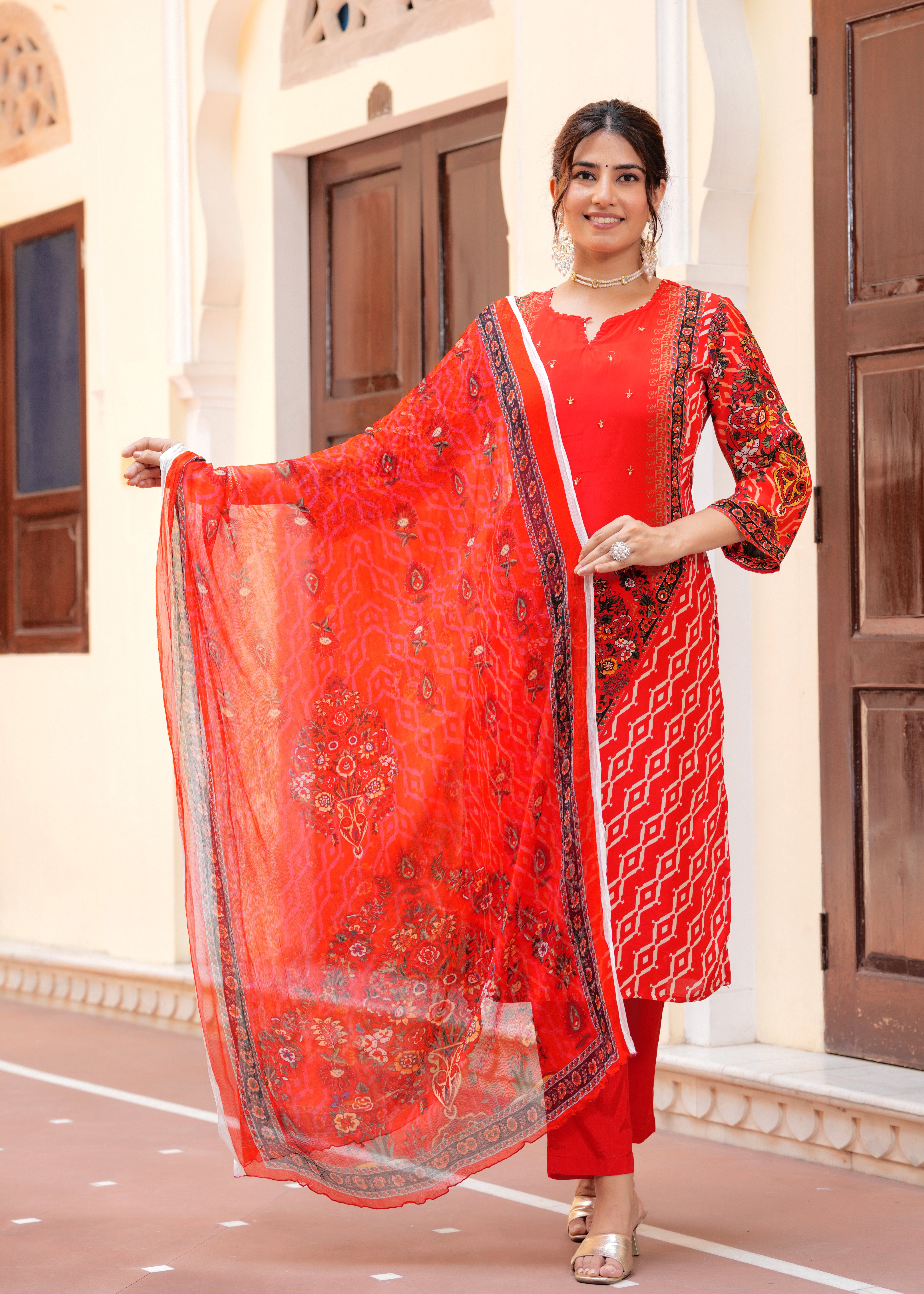 Maluka Women Natural Crape Floral Printed Kurta Pant with Dupatta Set