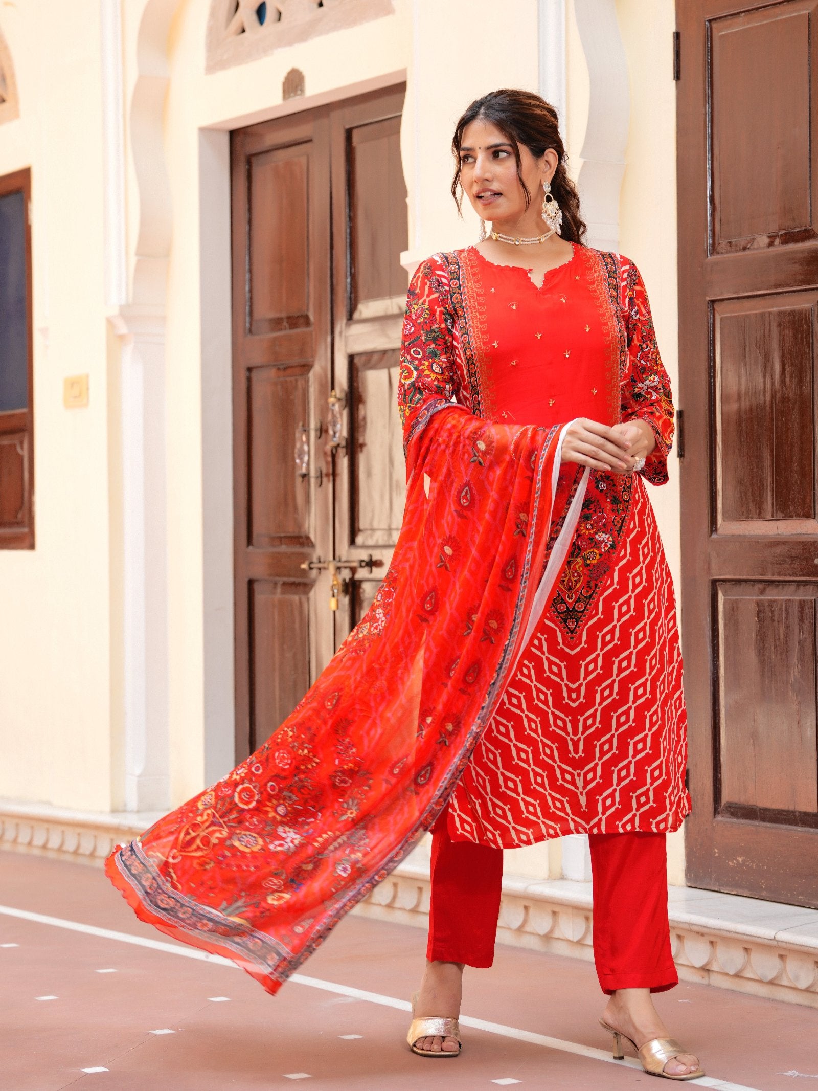 Maluka Women Natural Crape Floral Printed Kurta Pant with Dupatta Set