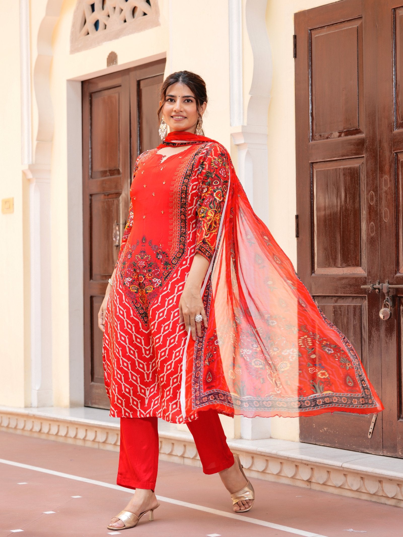 Maluka Women Natural Crape Floral Printed Kurta Pant with Dupatta Set