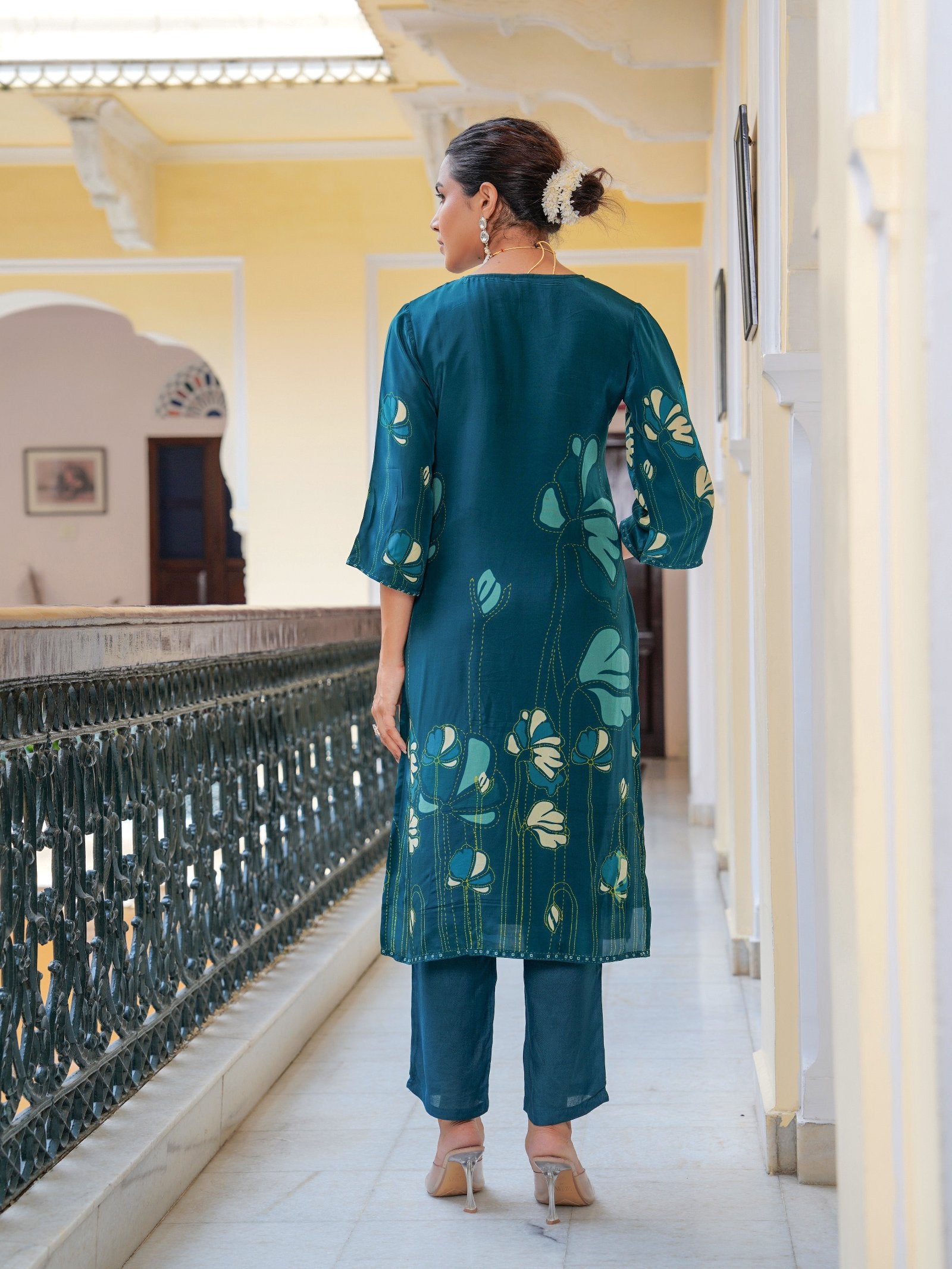 Maluka Women Natural Crape Floral Printed Kurta Pant with Dupatta Set