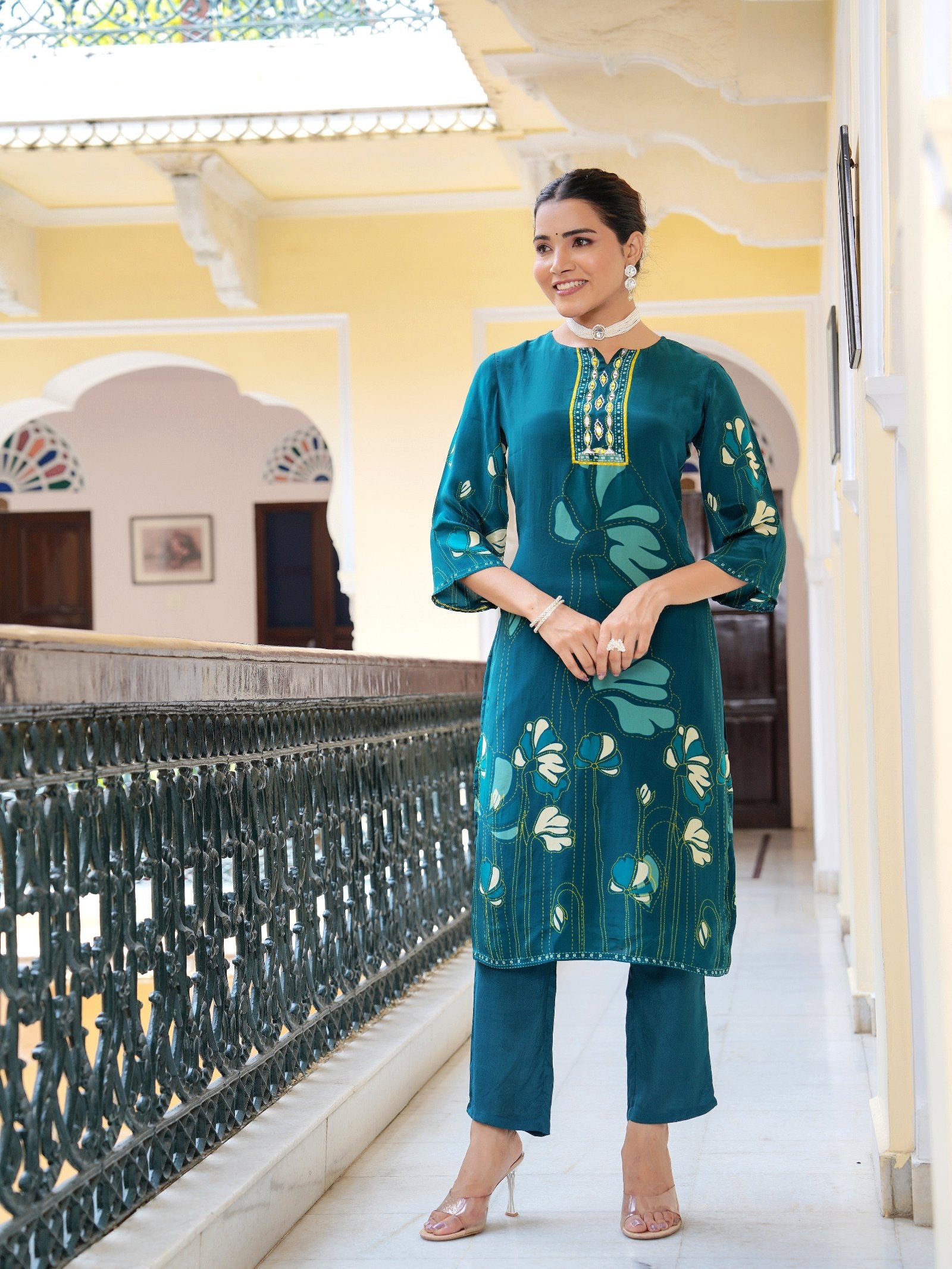 Maluka Women Natural Crape Floral Printed Kurta Pant with Dupatta Set