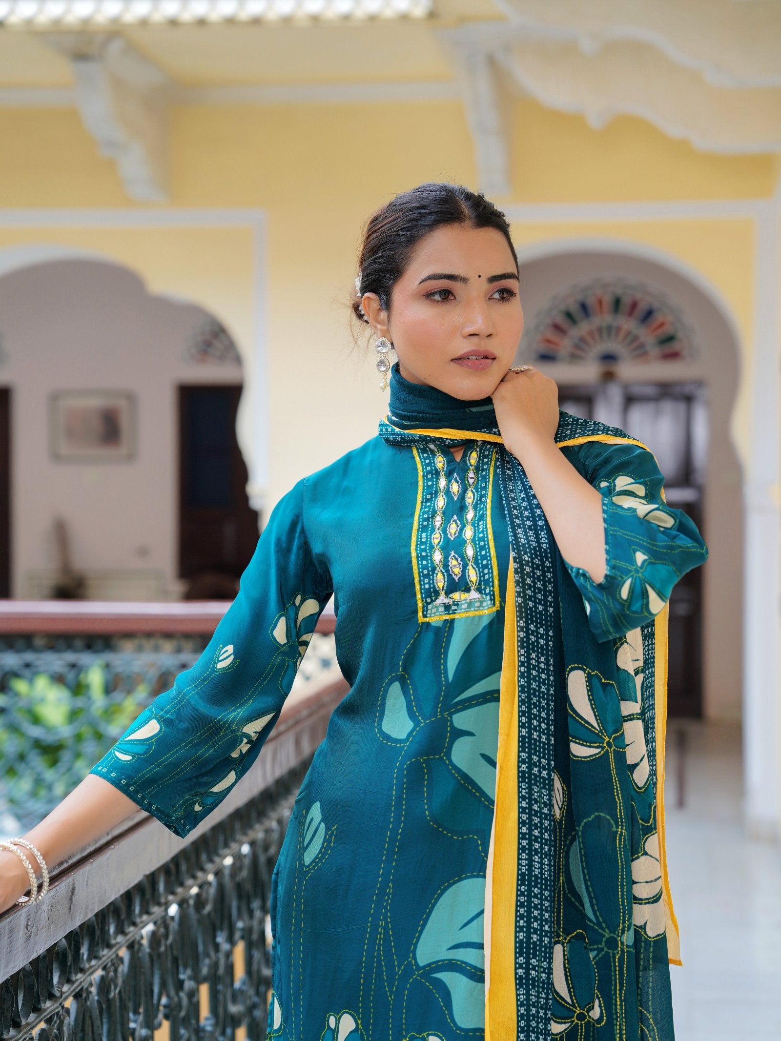 Maluka Women Natural Crape Floral Printed Kurta Pant with Dupatta Set