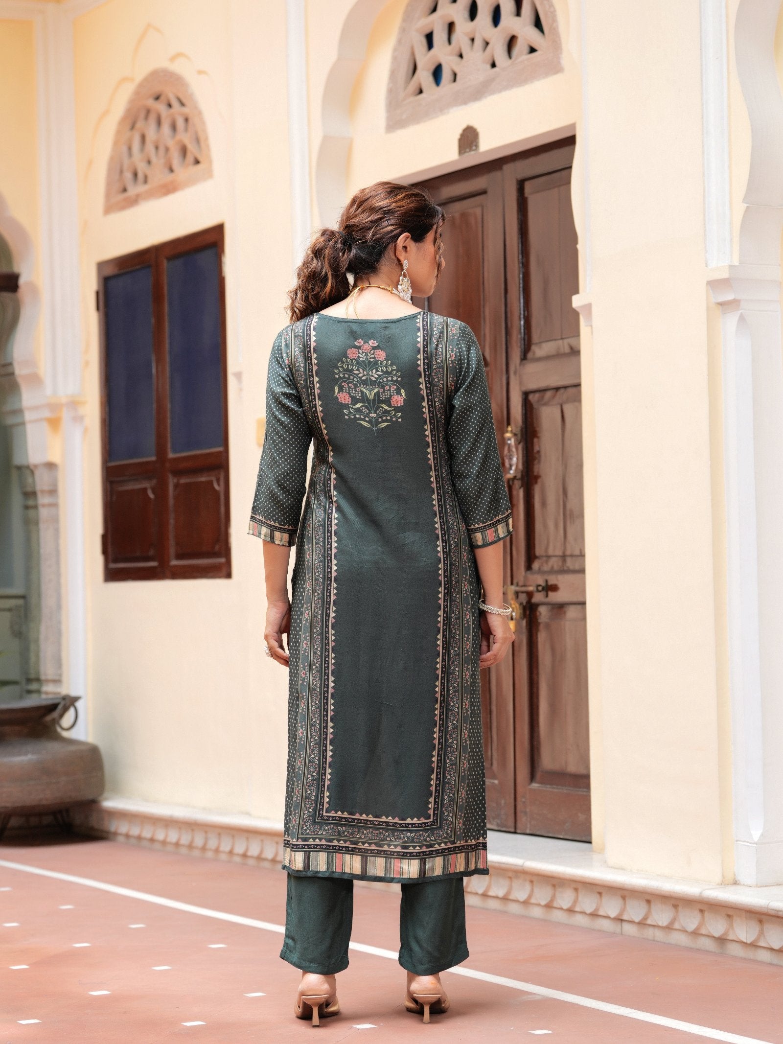 Maluka Women Floral Placement Print Maslin Kurta Pant With Dupatta Set