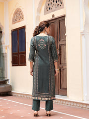 Maluka Women Floral Placement Print Maslin Kurta Pant With Dupatta Set