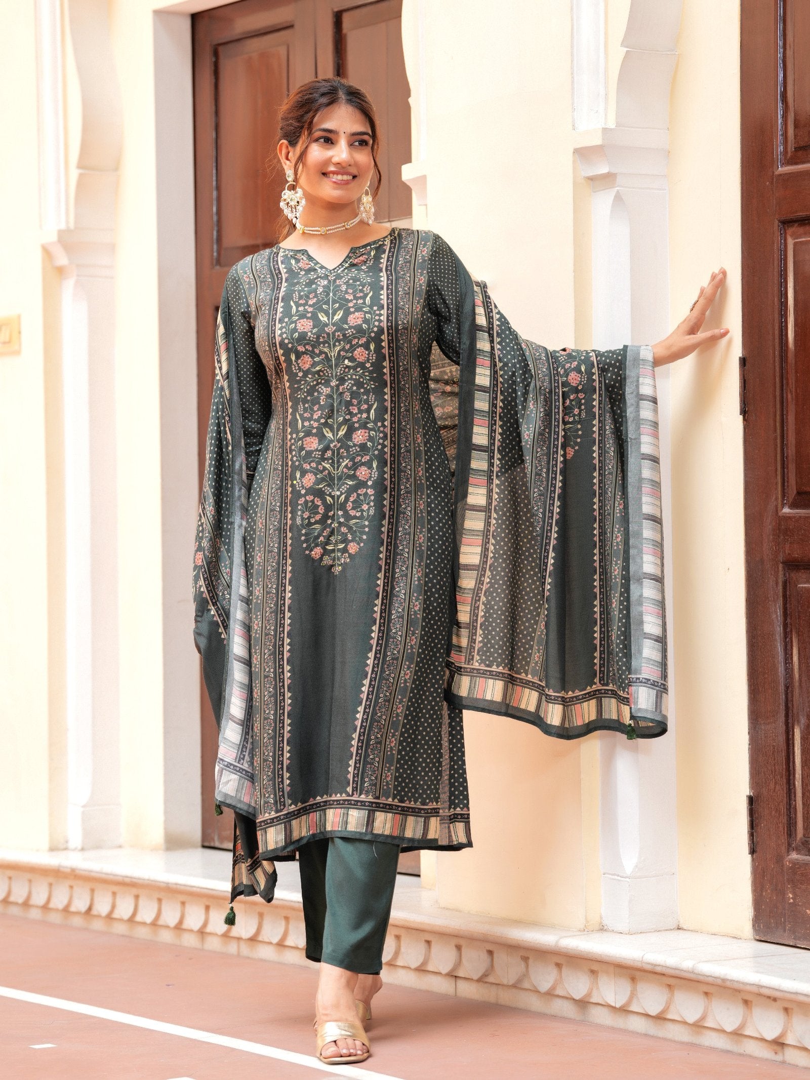 Maluka Women Floral Placement Print Maslin Kurta Pant With Dupatta Set