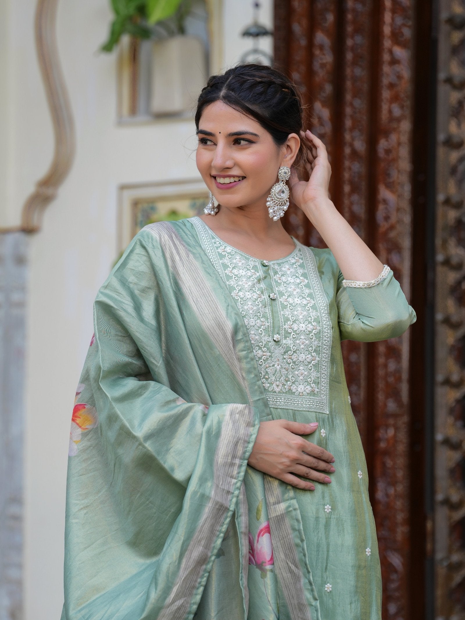 MALUKA WOMEN SHIMMER CREPE EMBROIDERED TISSUE KURTA SET
