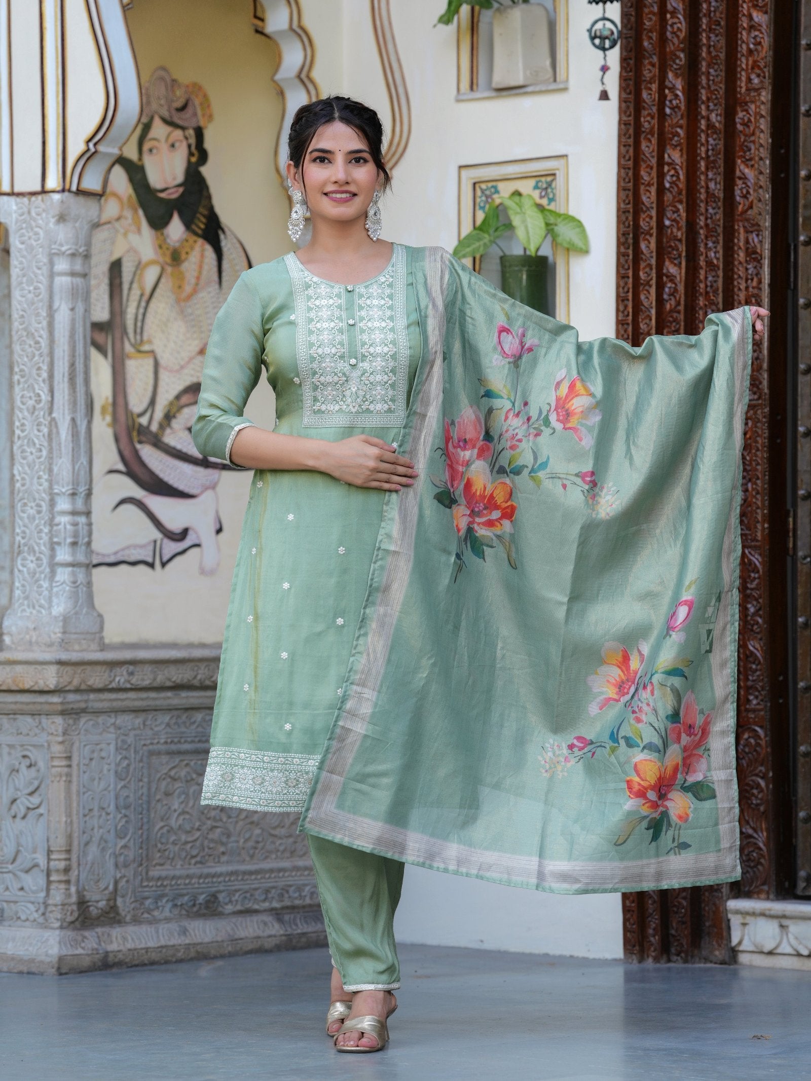 MALUKA WOMEN SHIMMER CREPE EMBROIDERED TISSUE KURTA SET