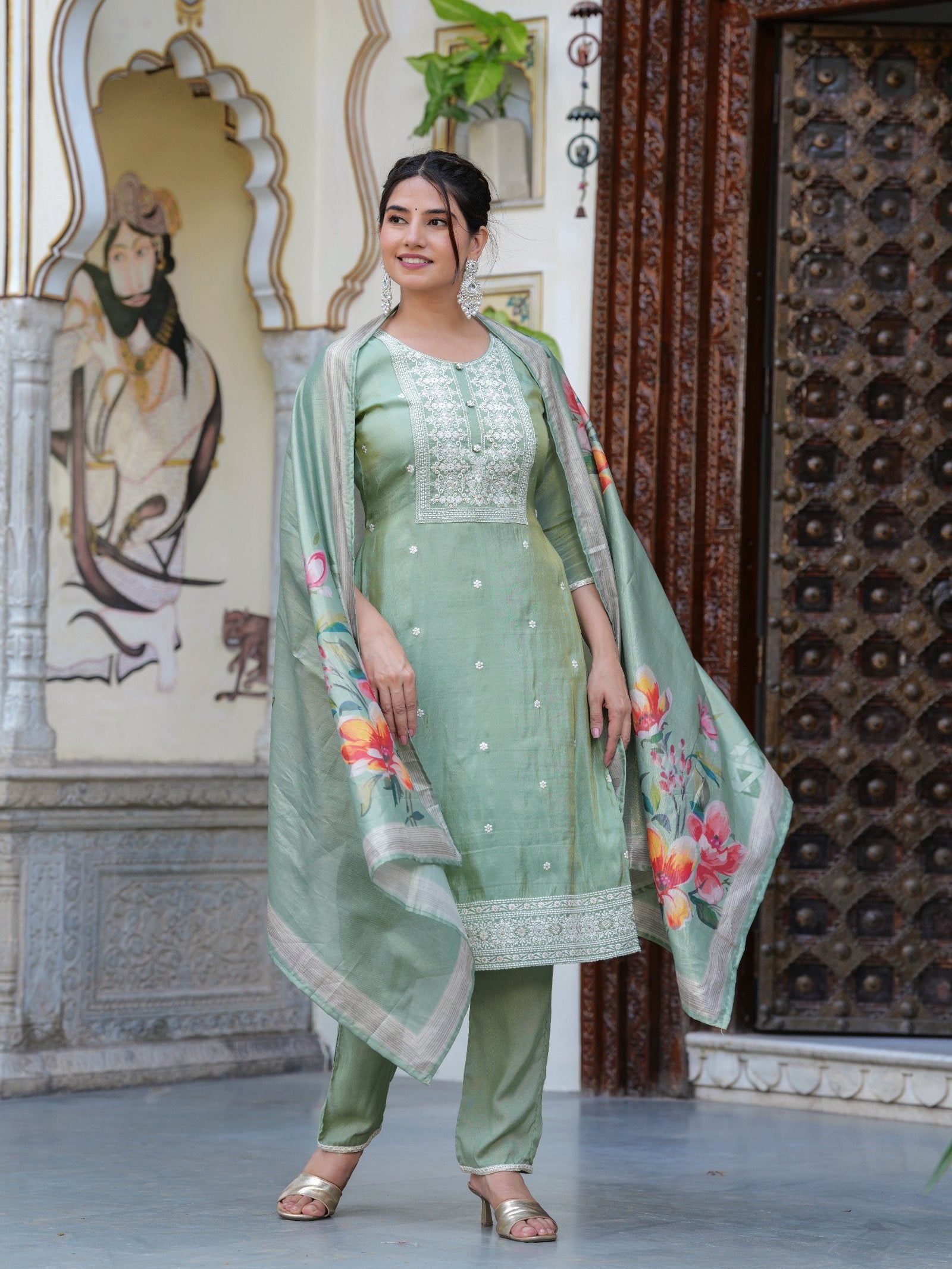 MALUKA WOMEN SHIMMER CREPE EMBROIDERED TISSUE KURTA SET