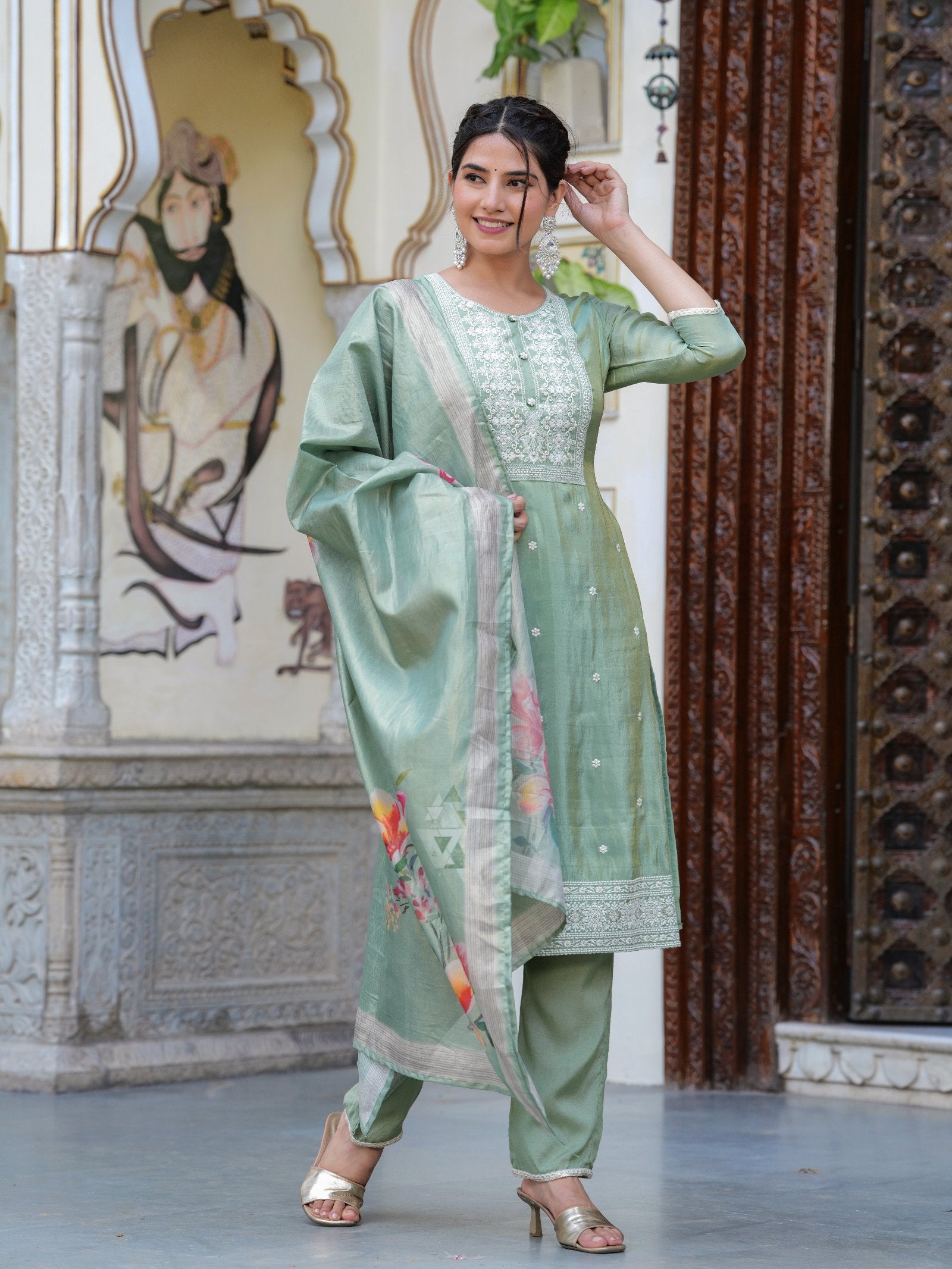 MALUKA WOMEN SHIMMER CREPE EMBROIDERED TISSUE KURTA SET