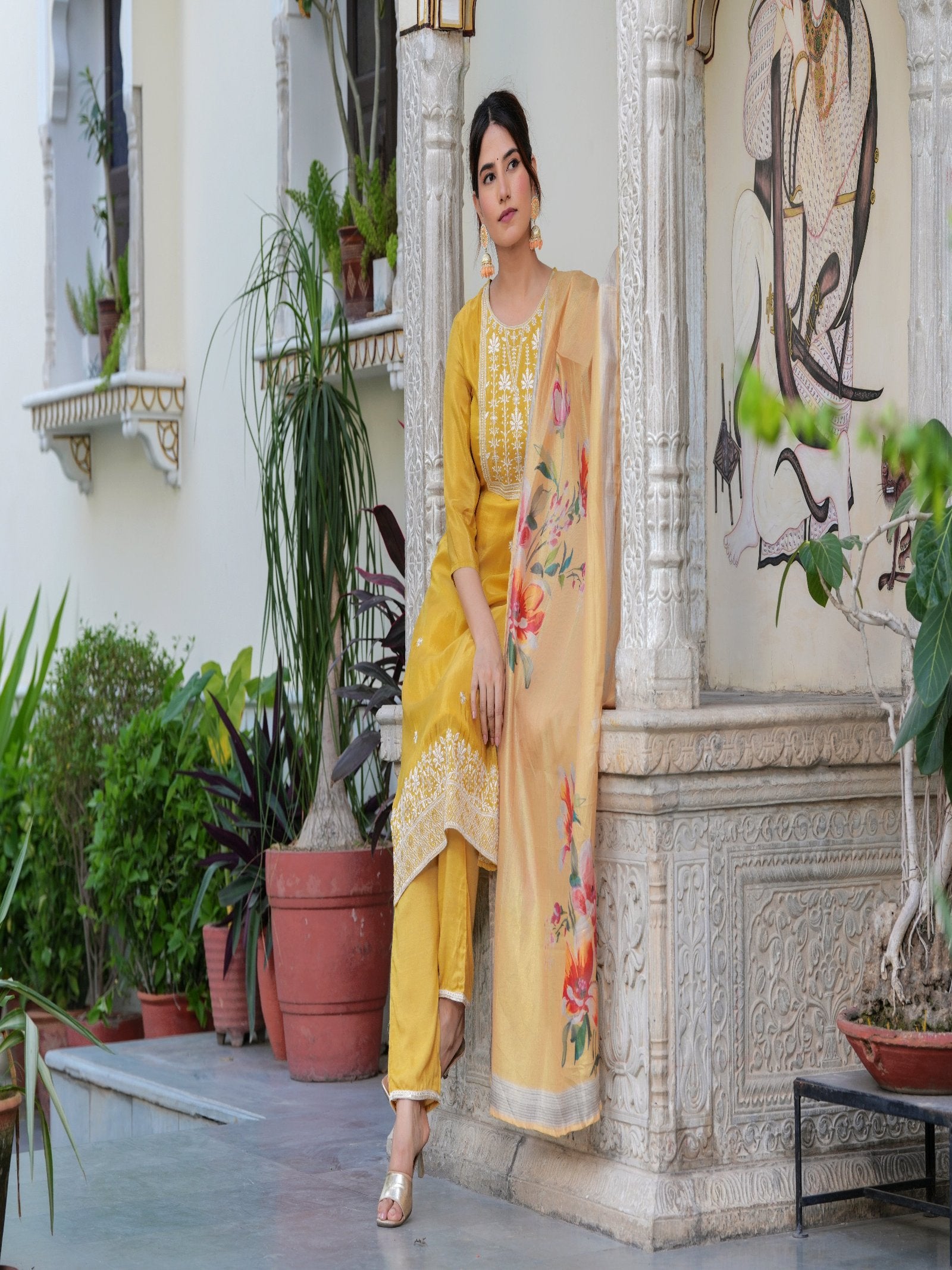 MALUKA WOMEN SHIMMER CREPE EMBROIDERED TISSUE KURTA SET