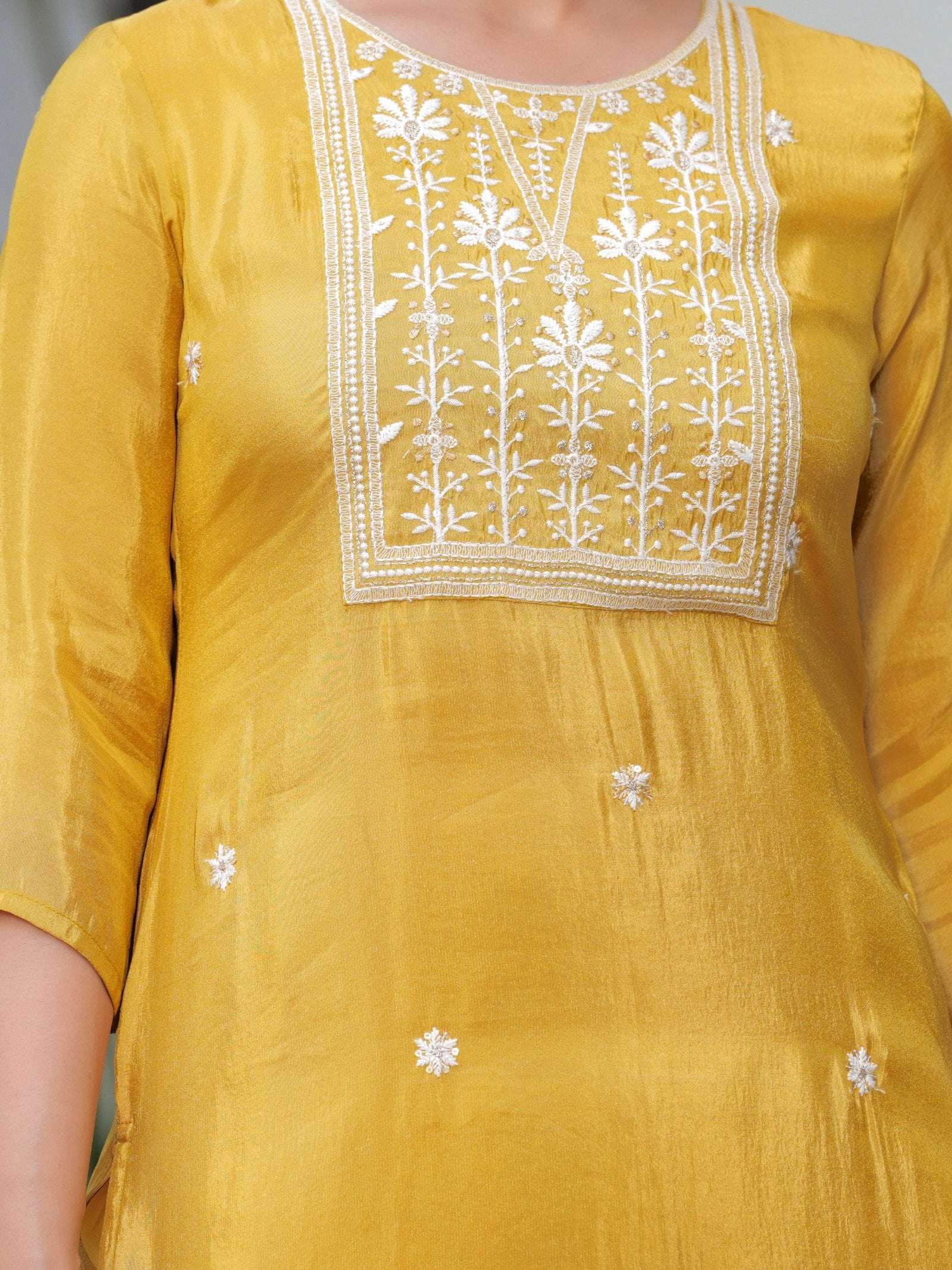 MALUKA WOMEN SHIMMER CREPE EMBROIDERED TISSUE KURTA SET