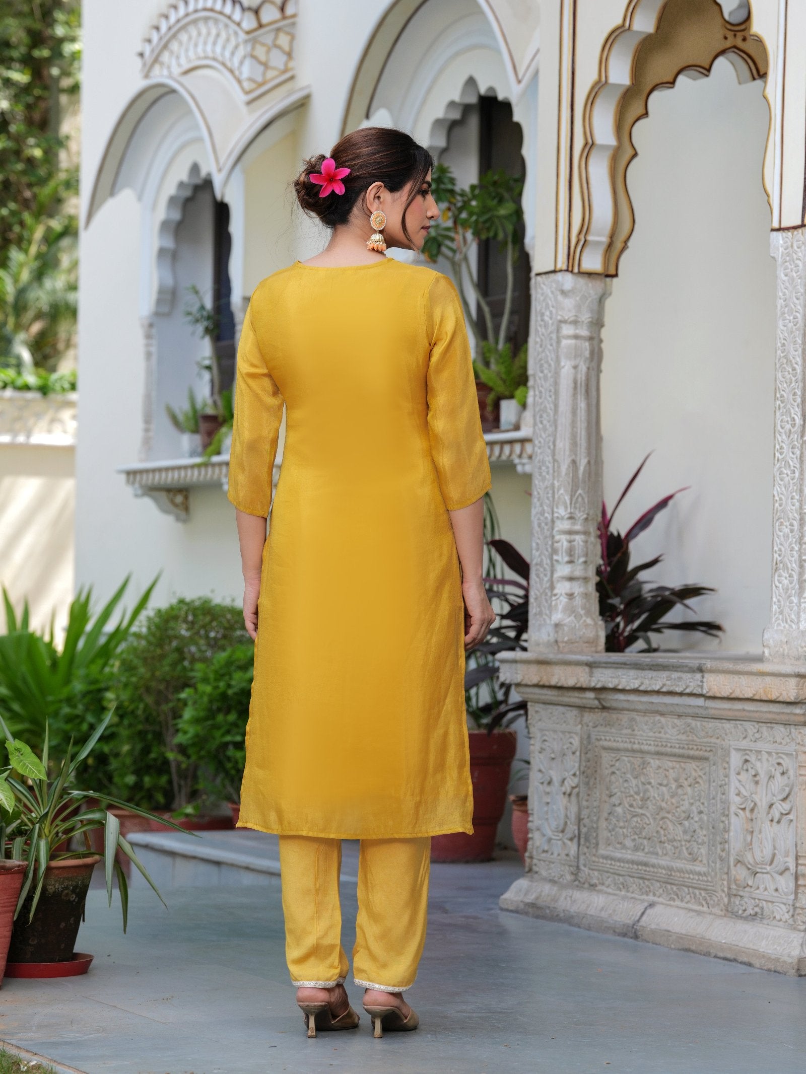 MALUKA WOMEN SHIMMER CREPE EMBROIDERED TISSUE KURTA SET