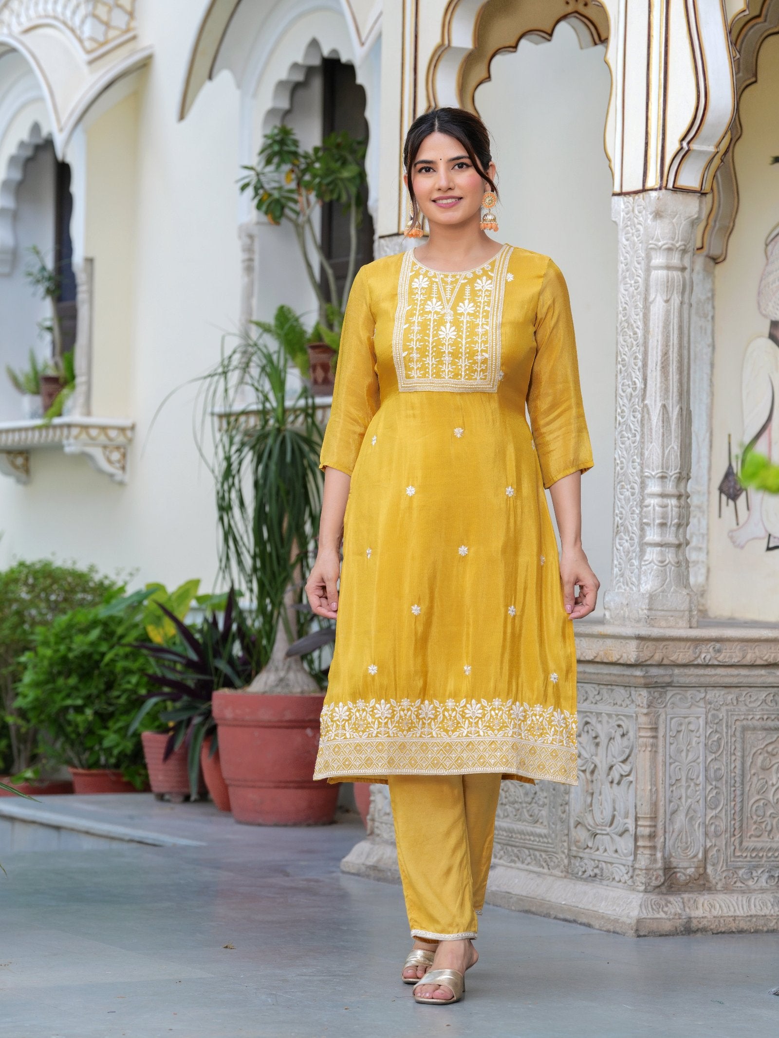 MALUKA WOMEN SHIMMER CREPE EMBROIDERED TISSUE KURTA SET
