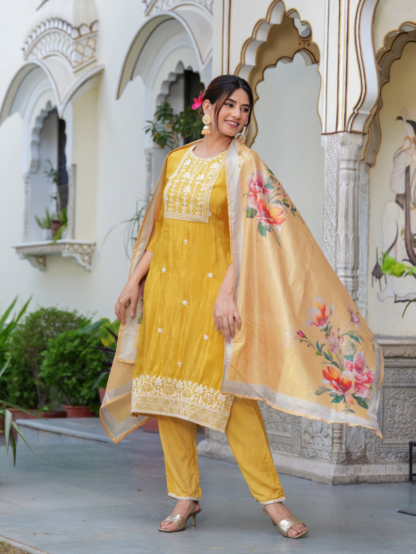 MALUKA WOMEN SHIMMER CREPE EMBROIDERED TISSUE KURTA SET