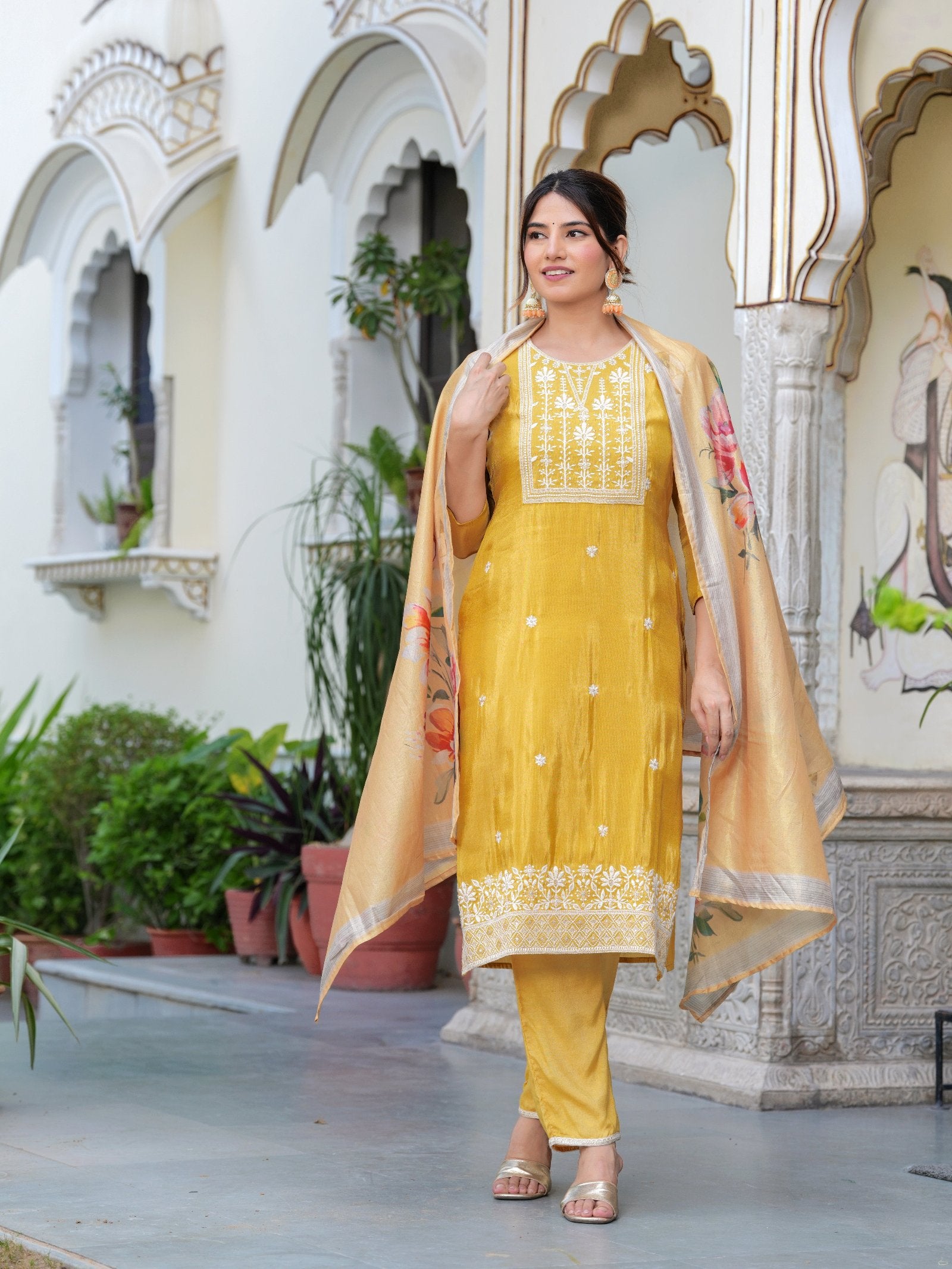 MALUKA WOMEN SHIMMER CREPE EMBROIDERED TISSUE KURTA SET