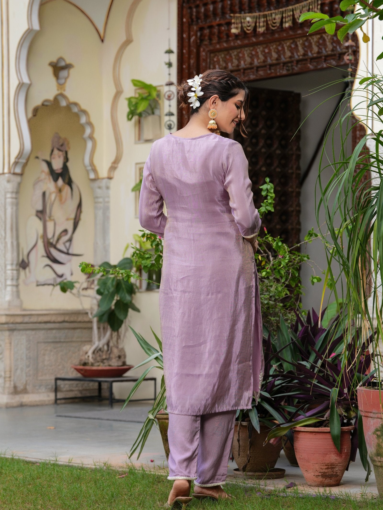 MALUKA WOMEN SHIMMER CREPE EMBROIDERED TISSUE KURTA SET