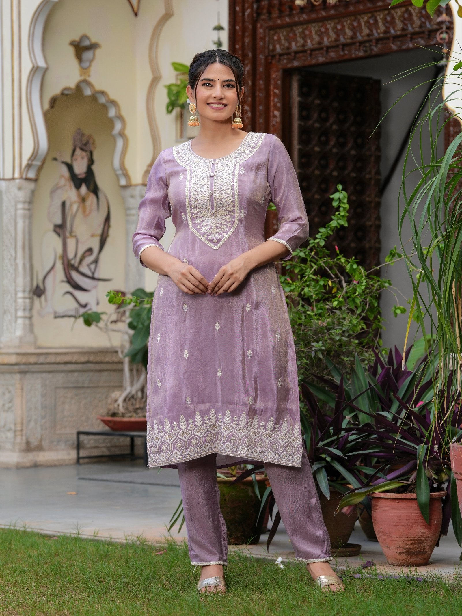 MALUKA WOMEN SHIMMER CREPE EMBROIDERED TISSUE KURTA SET