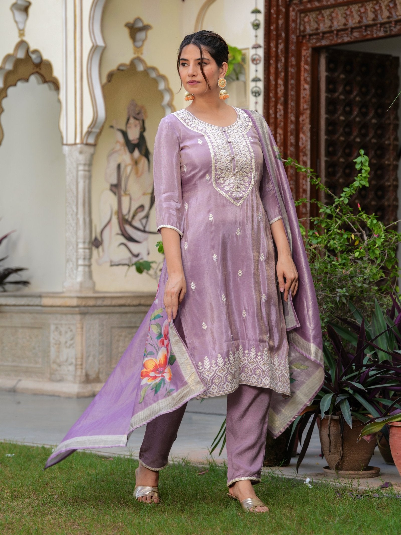 MALUKA WOMEN SHIMMER CREPE EMBROIDERED TISSUE KURTA SET