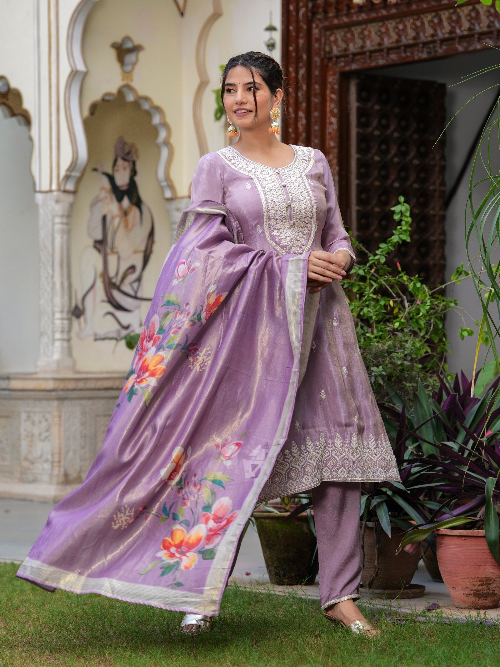 MALUKA WOMEN SHIMMER CREPE EMBROIDERED TISSUE KURTA SET