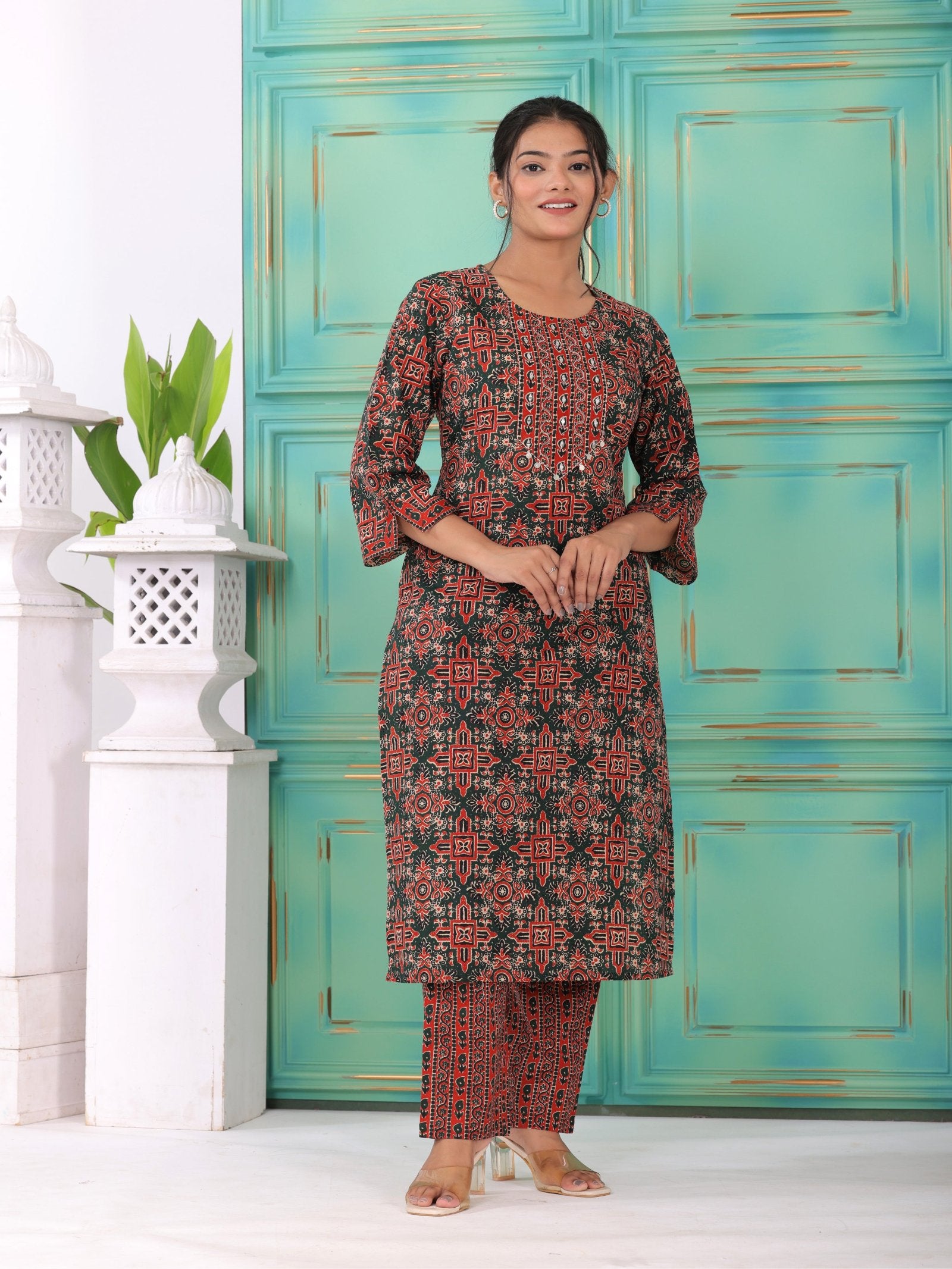 MALUKA WOMEN COTTON PRINTED KURTA PANT WITH DUPATTA SET