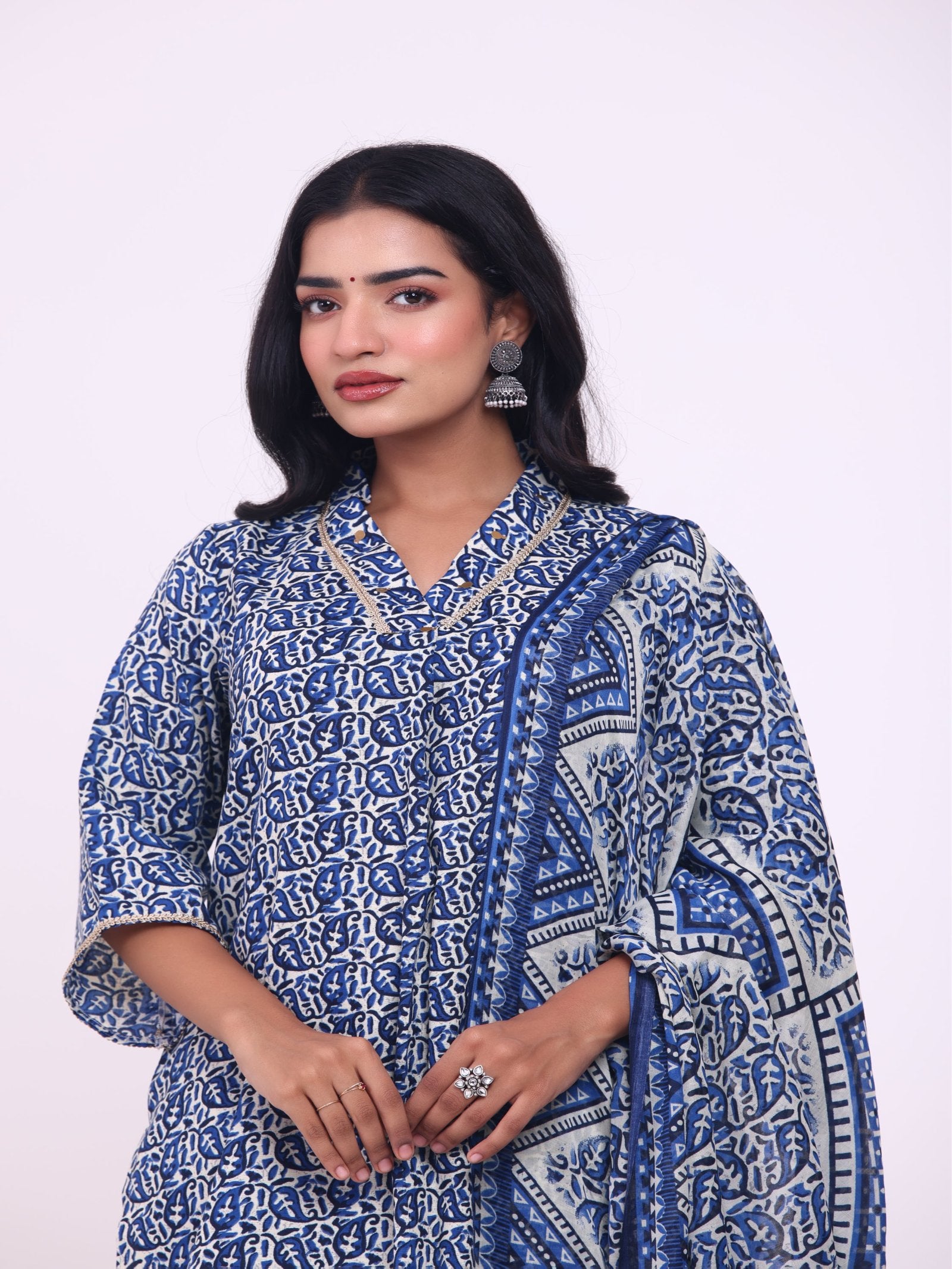 Maluka Women Rayon Capsule Foil Paisley Print Gotta Patti Work Kurta Pant with Dupatta