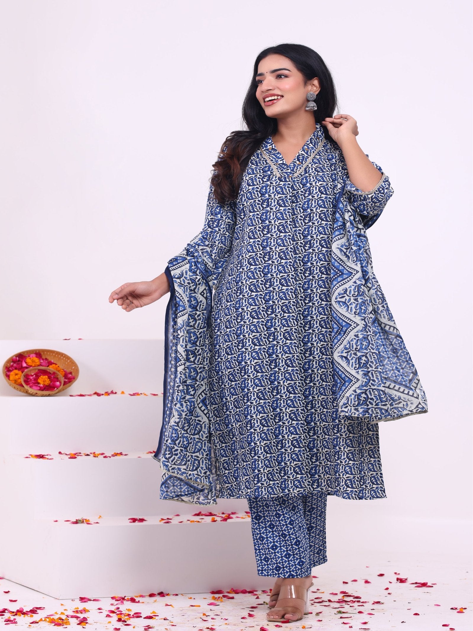 Maluka Women Rayon Capsule Foil Paisley Print Gotta Patti Work Kurta Pant with Dupatta