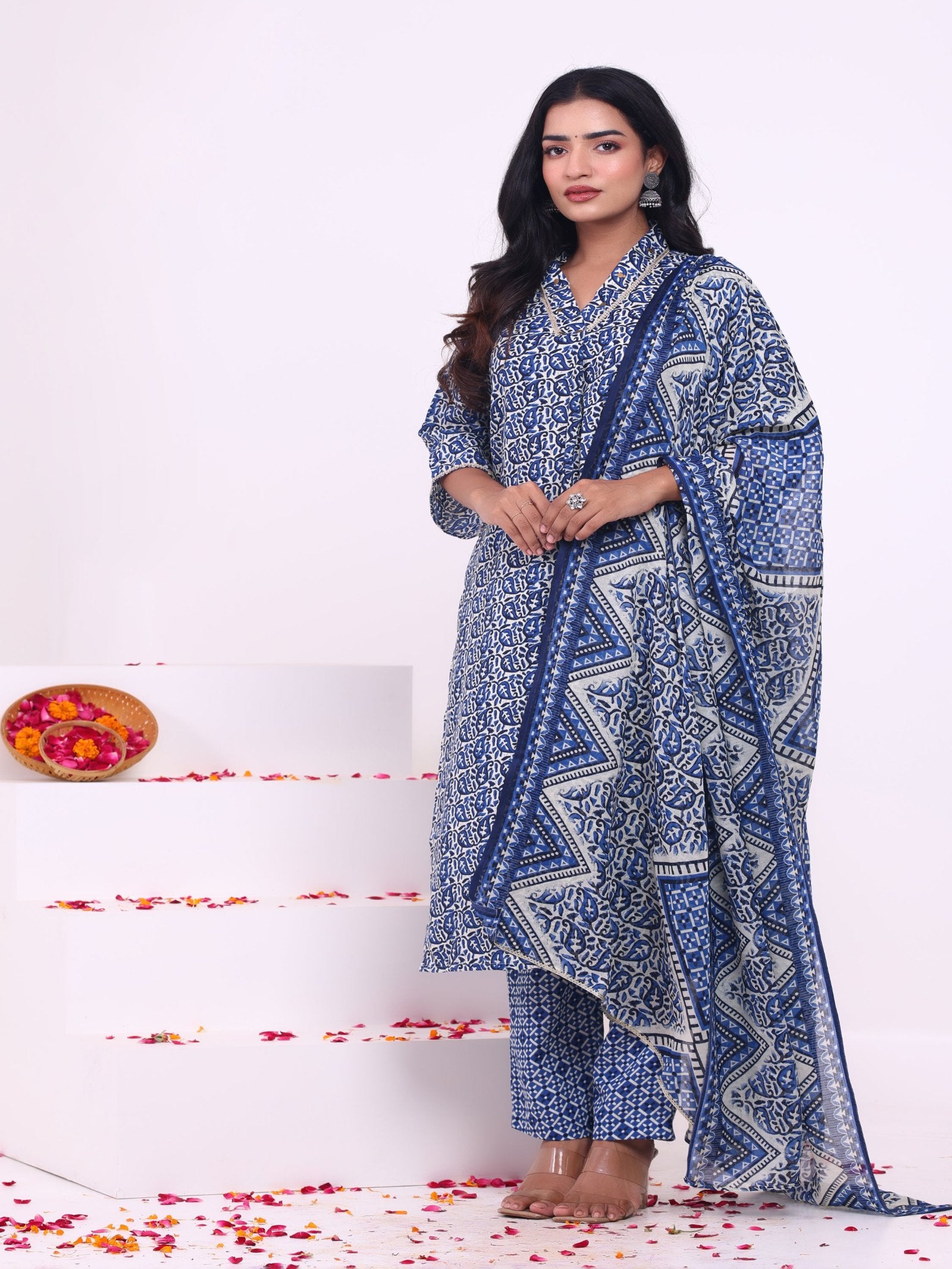 Maluka Women Rayon Capsule Foil Paisley Print Gotta Patti Work Kurta Pant with Dupatta