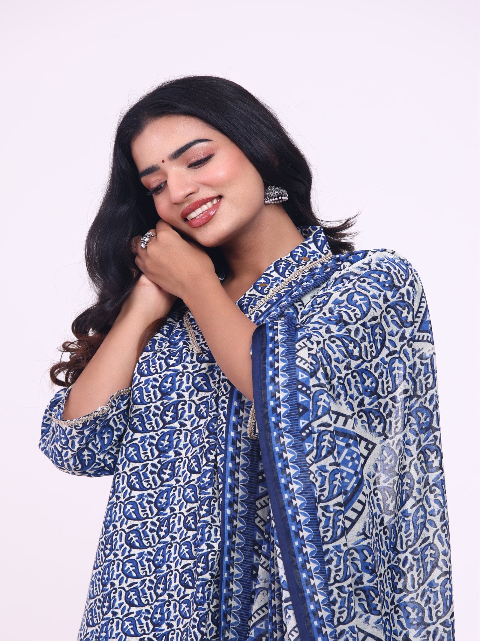 Maluka Women Rayon Capsule Foil Paisley Print Gotta Patti Work Kurta Pant with Dupatta