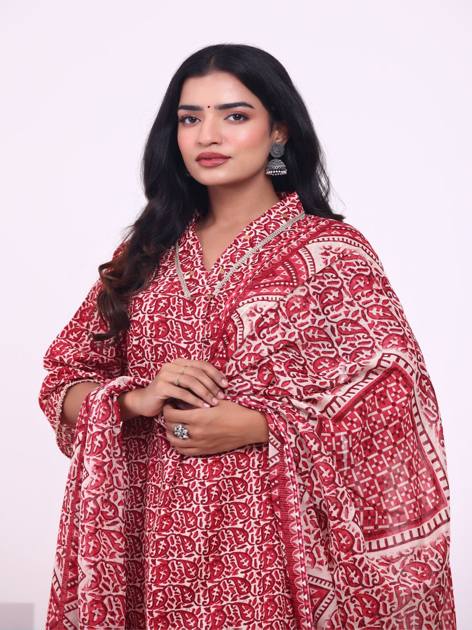 Maluka Women Rayon Capsule Foil Paisley Print Gotta Patti Work Kurta Pant with Dupatta