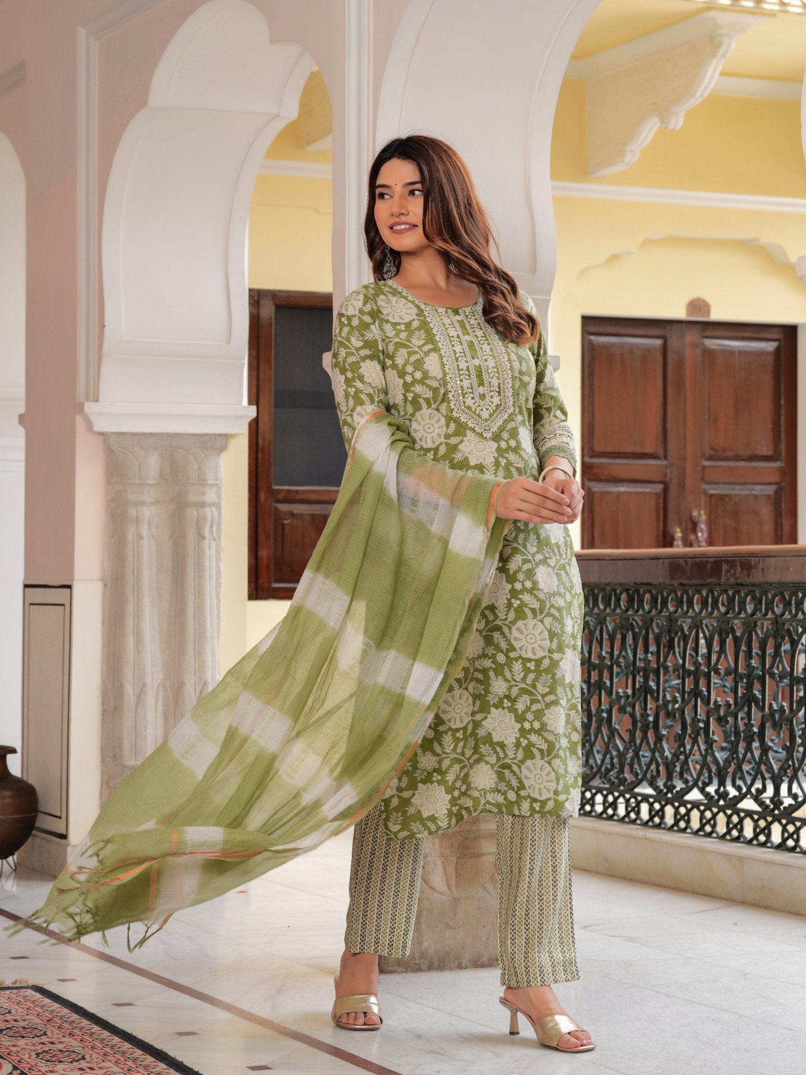 MALUKA WOMEN MODAL CHANDERI FLORAL PRINT KURTA PANT WITH DUPATTA SET