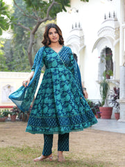 Maluka Women Cotton Floral Printed Kurta Pant With Dupatta Set