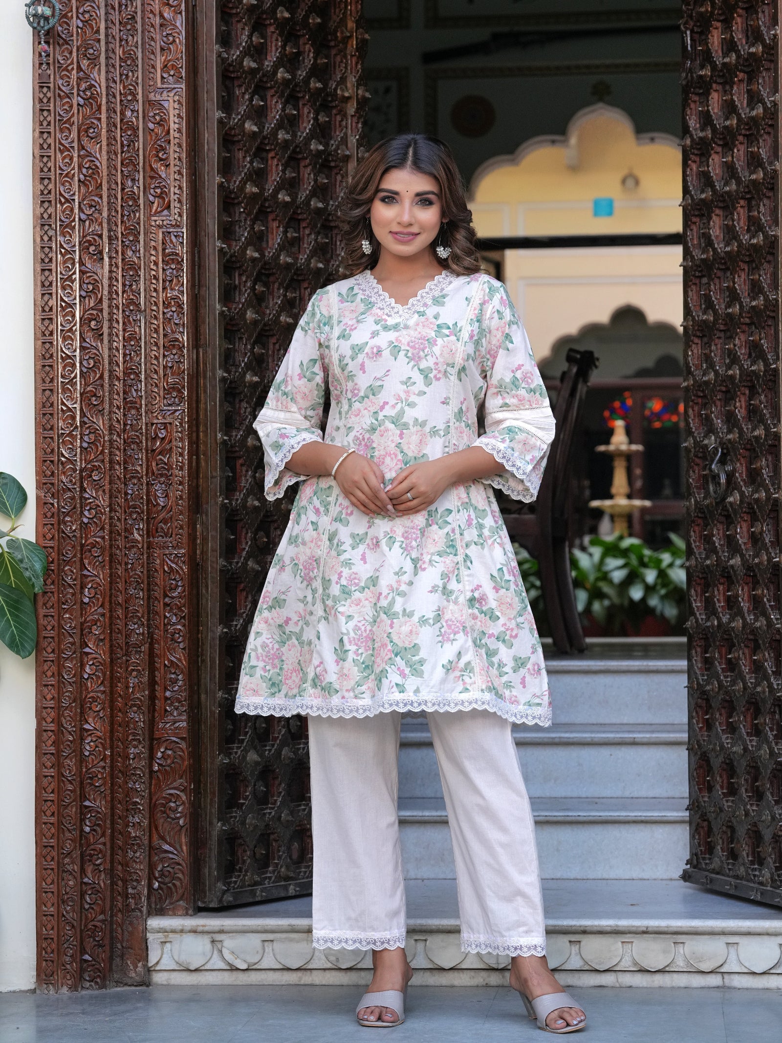 Maluka Women White Cotton Floral Print Kurta Pant